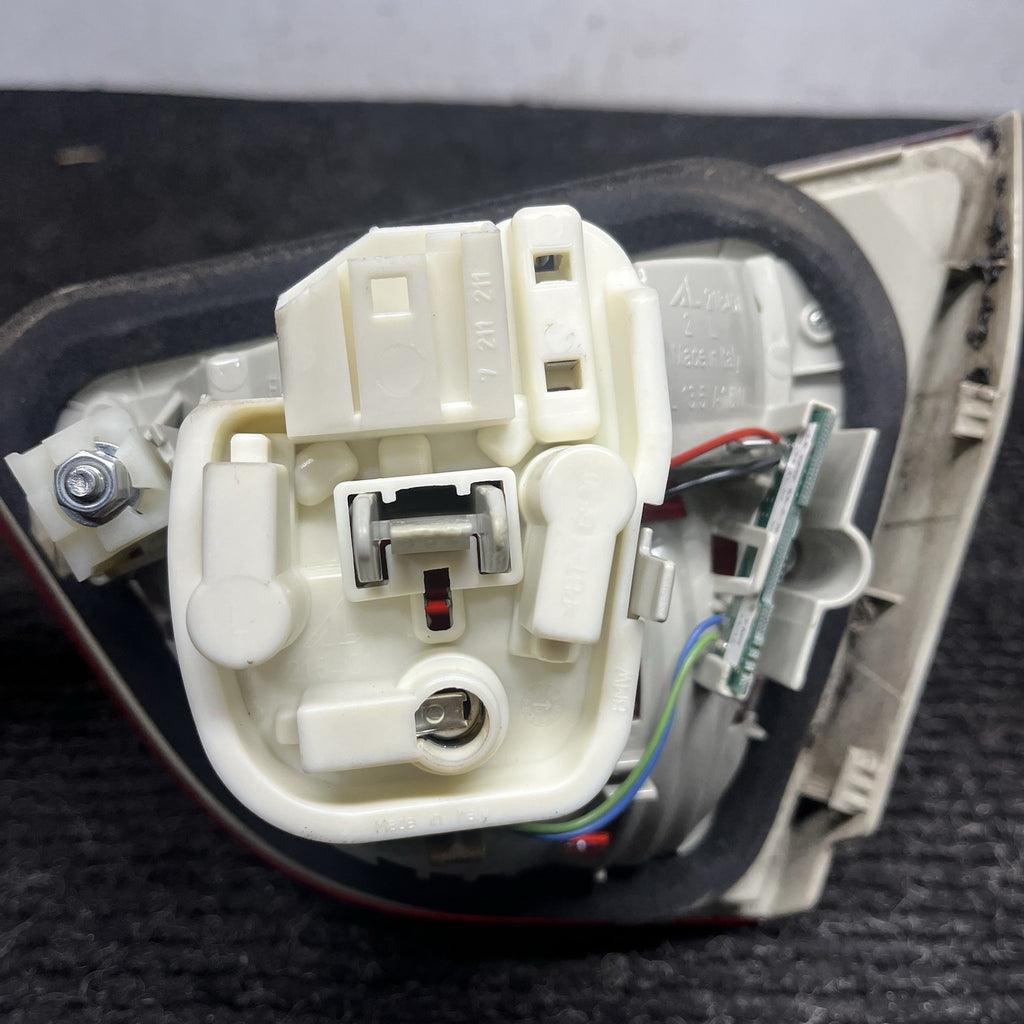 ☑️ 09-11 OEM BMW E90 LCI Sedan Rear Left Driver Side Inner Tail Light Trunk Lid