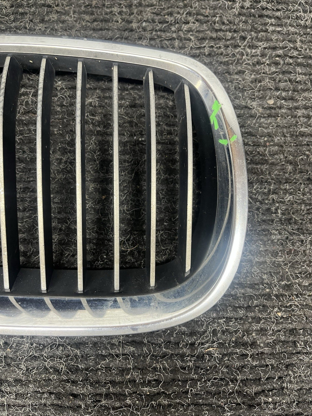 ☑️ 06-10 BMW 328 335 E92 FRONT RIGHT PASSENGER BUMPER KIDNEY GRILLE CHROME OEM