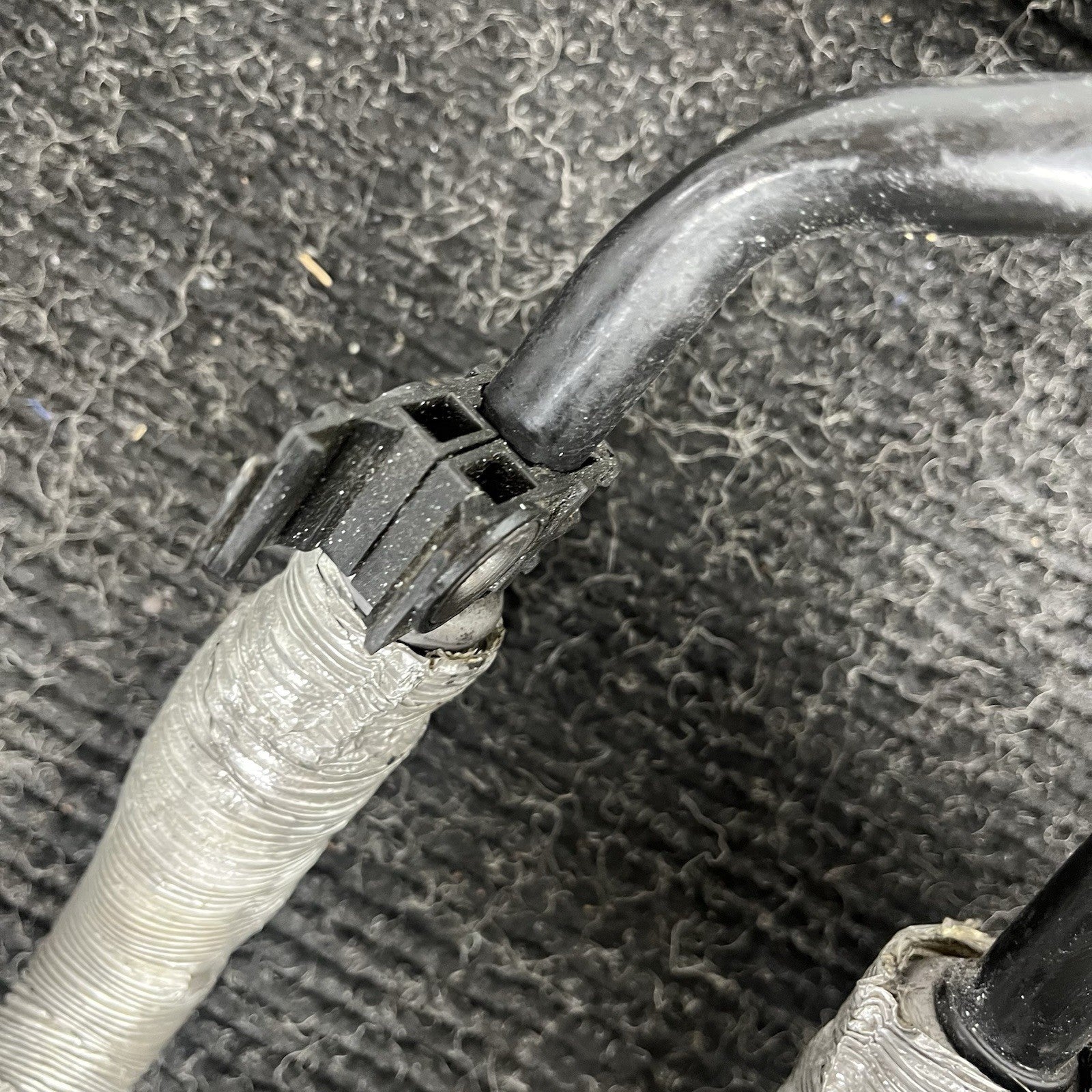 ☑️ 08-13 OEM BMW E90 E92 E93 M3 MT Transmission Oil Cooler Pipe Line Flow Return