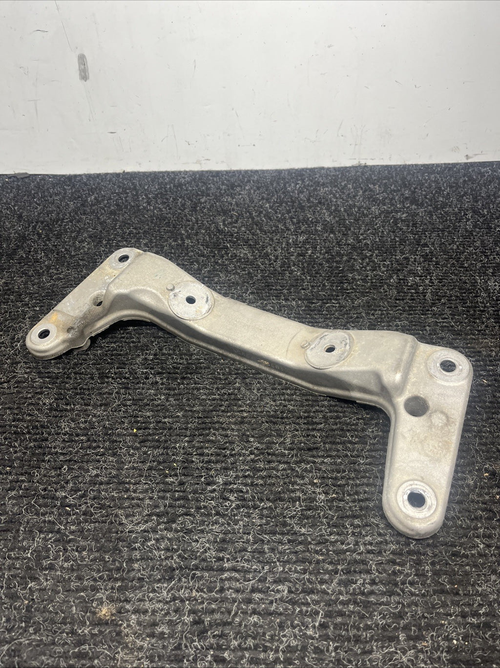 ☑️12-16 BMW F30 F32 RWD AUTOMATIC TRANSMISSION GEARBOX SUPPORT MOUNT BRACKET OEM