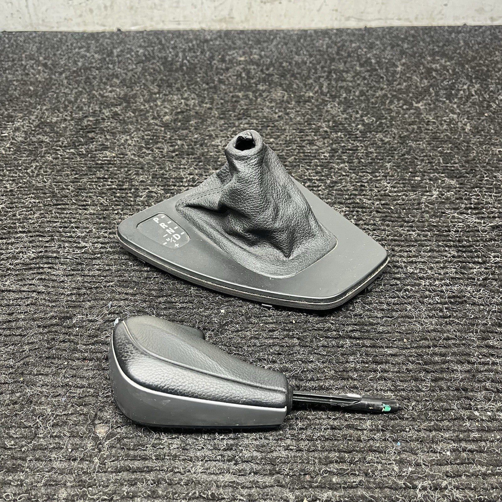 ☑️ 06-13 BMW E90 E92 GEAR SHIFTER TRIM BEZEL AUTO W/CLEAN SHIFT KNOB OEM