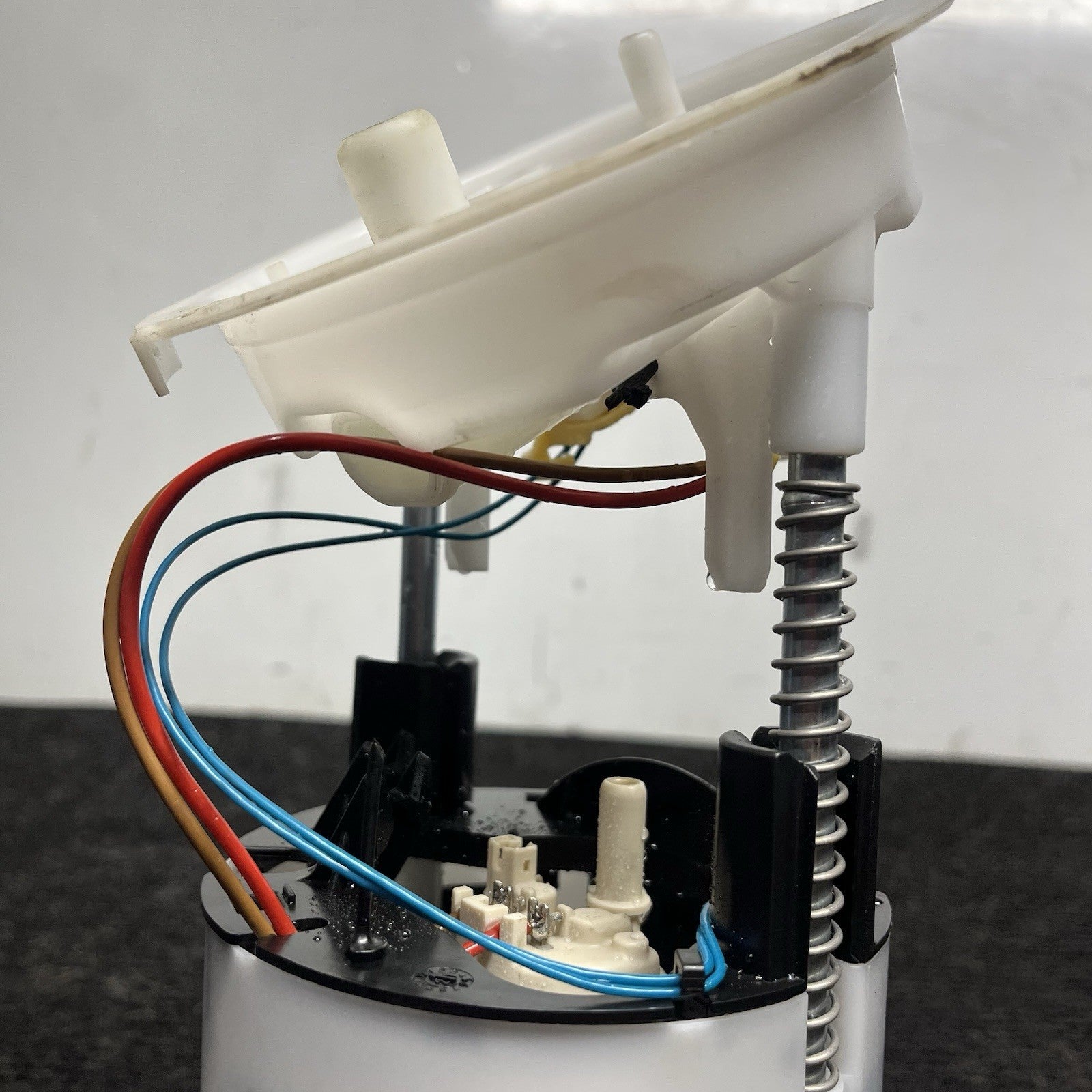 ☑️ 06-13 BMW E82 E88 E90 E91 E92 E93 135I 335I Fuel Pump OEM