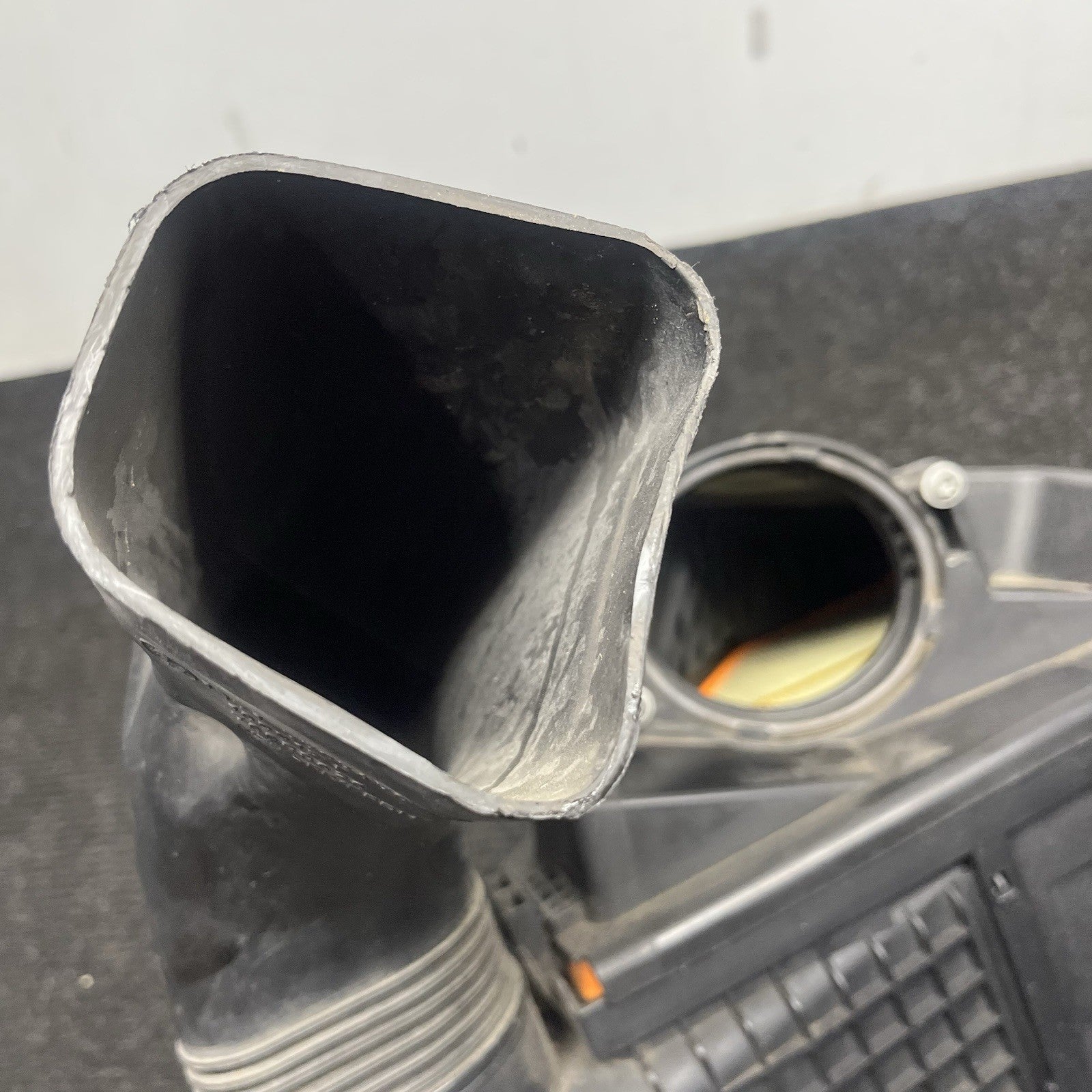 ☑️ 09-11 OEM BMW E90 335d M57 Diesel Engine Air Filter Housing Intake Silencer