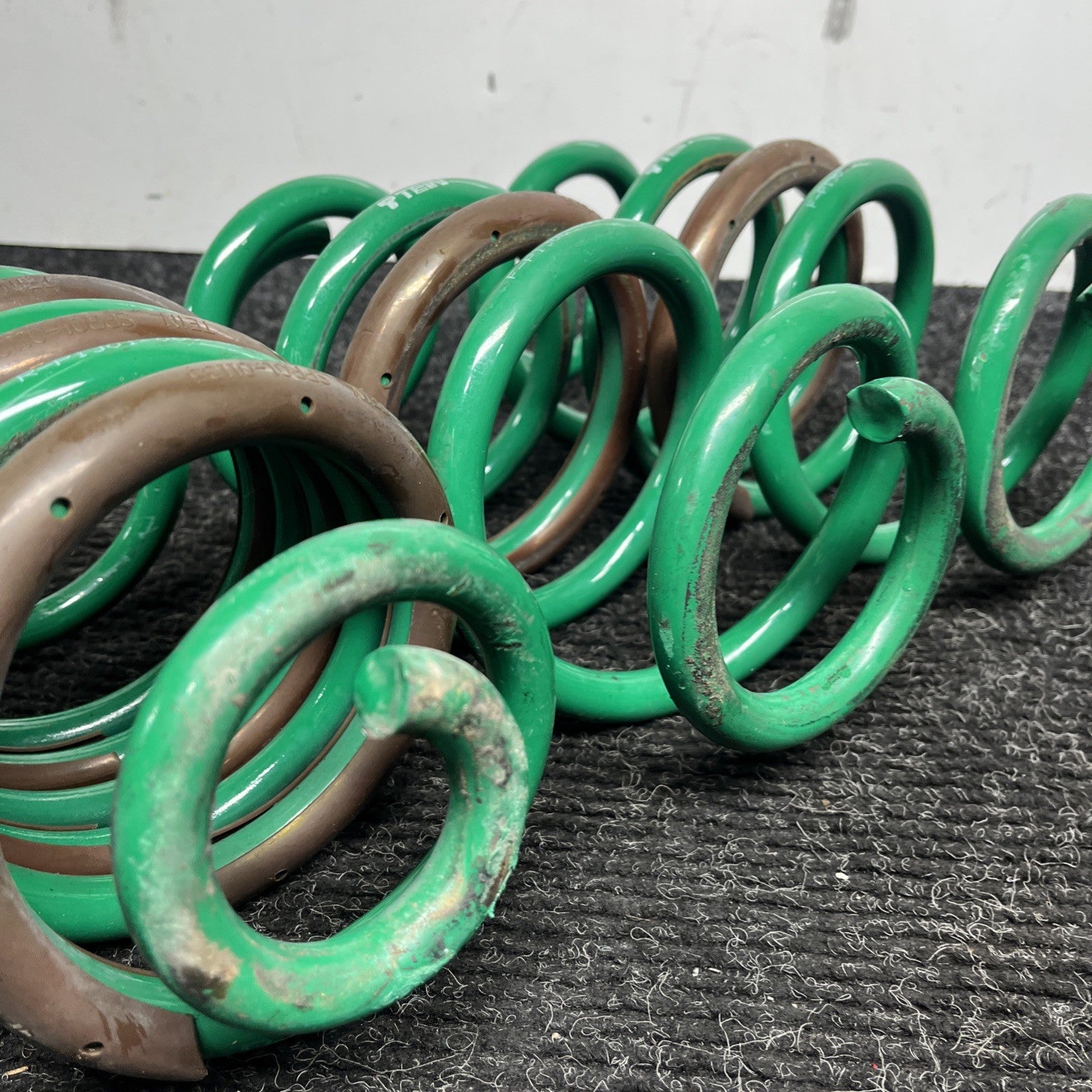 ☑️ 04 Audi S4 Tein Spring Coils SPR01-01135 R-P1 J01-0U0 TJ4