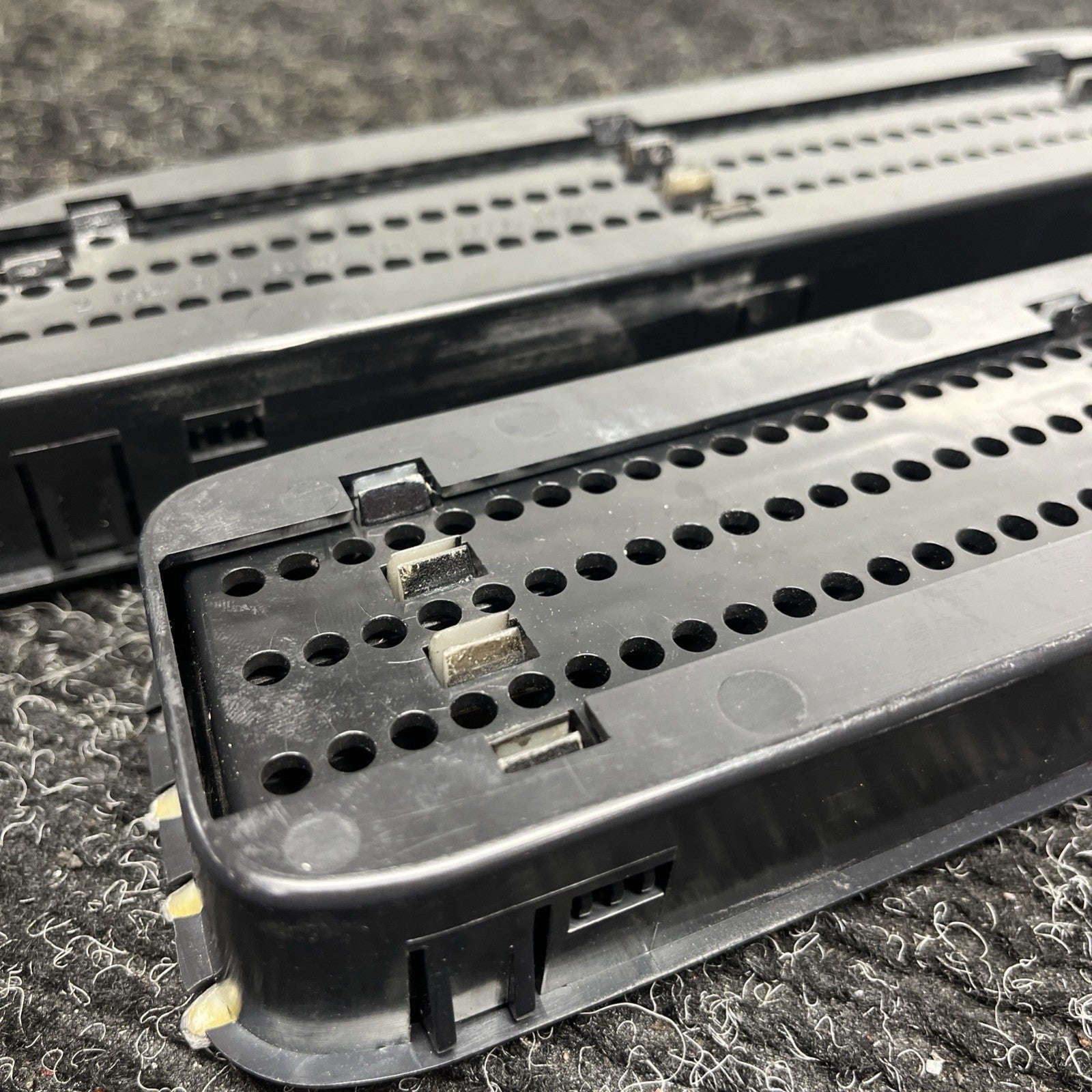 ☑️ 01-06 BMW E46 M3 Right & Left Set Fender Molding Grill Vent Trim Set