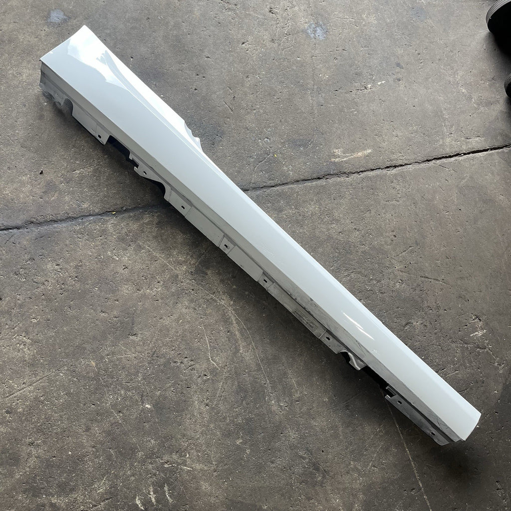 ☑️ 07-13 OEM BMW E92 E93 Right Passenger Side Skirt Rocker Panel White