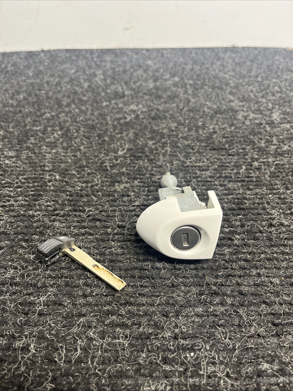 ☑️ 07-13 OEM BMW E92 E93 M3 Left Driver Door Lock Key Cylinder Mechanism White