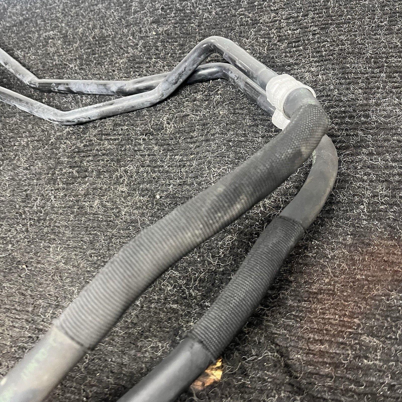 ☑️ 06-11 BMW E90 335d Transmission Oil Cooler Inlet Line Pipe Cooling Hose OEM
