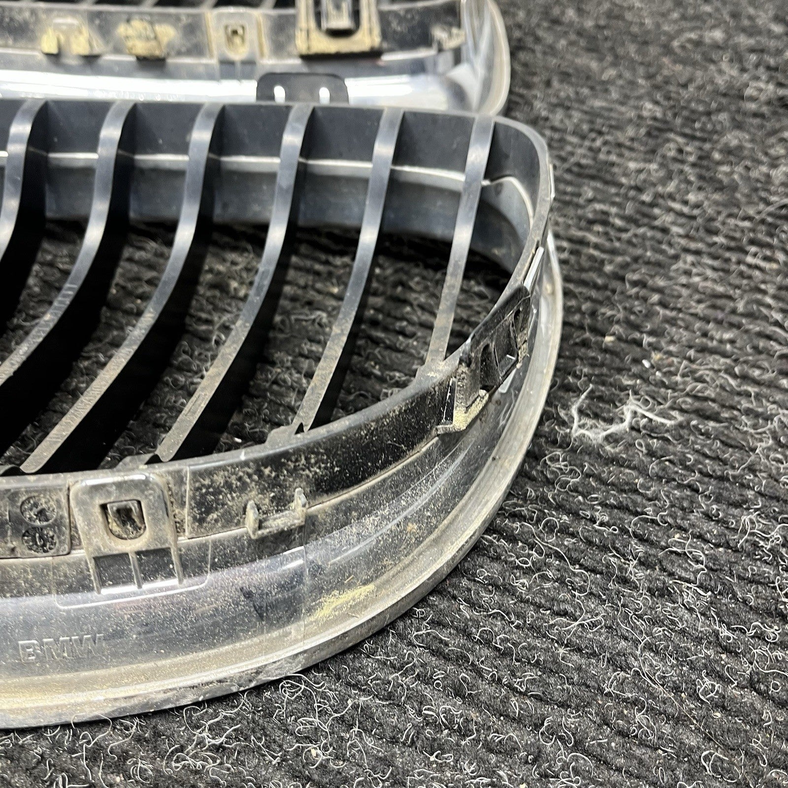 ☑️ 09-11 BMW E90 LCI 3-SERIES KIDNEY GRILLE CHROME WITH BLACK SINGLE SLANTS OEM