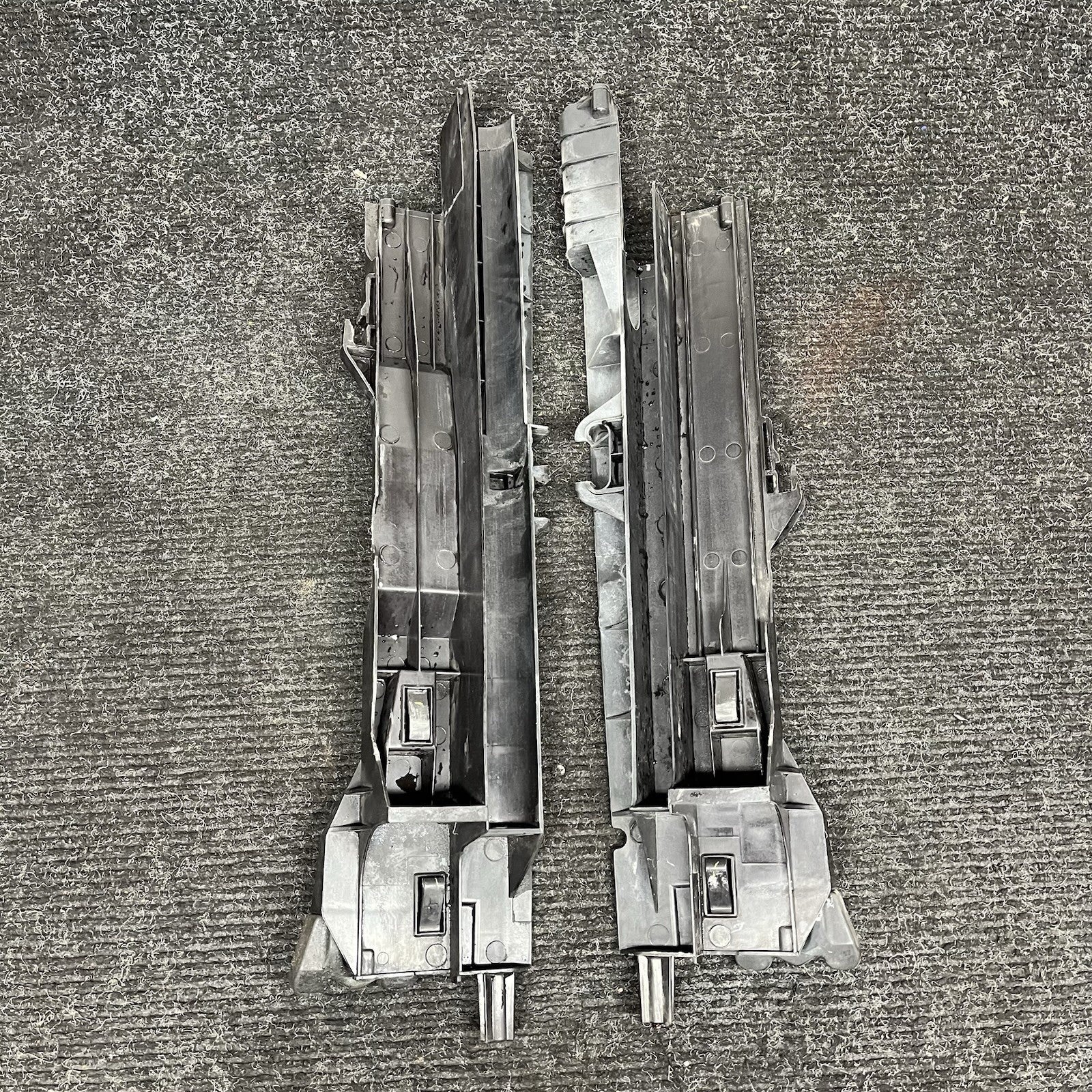 ☑️ BMW OEM X5 X6 E71 E70 2007-13 RADIATOR FAN COVER HOUSING PLASTIC CARRIER PAIR