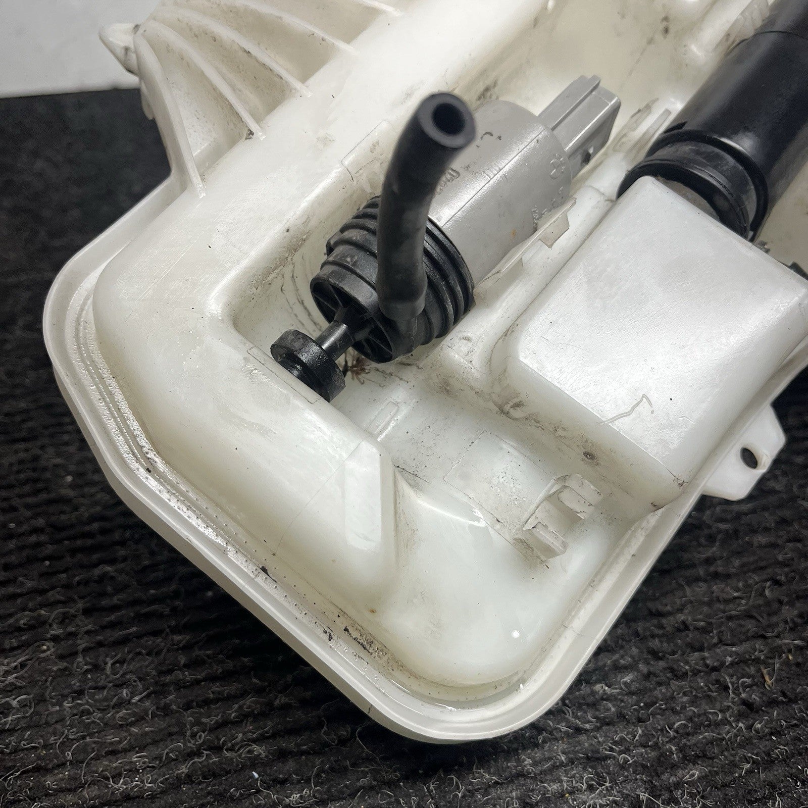 ☑️ 08-13 OEM BMW E90 E92 E93 M3 Windshield Washer Fluid Tank Reservoir