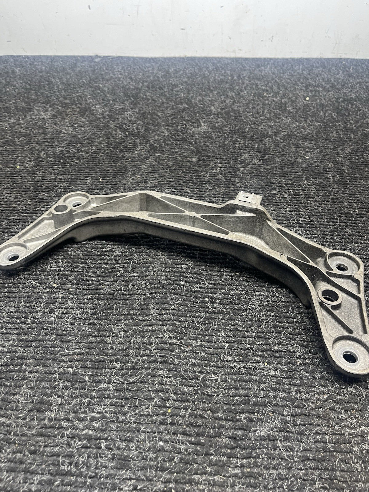 ☑️ 06-13 BMW E92 335i Automatic Transmission Mount Bracket Support OEM
