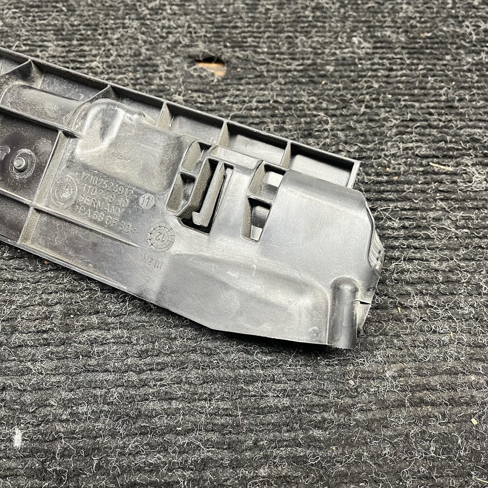 ☑️ BMW E90 Radiator Mount Carrier Left 7524912 OEM 06-11 325 328 330 335 M3