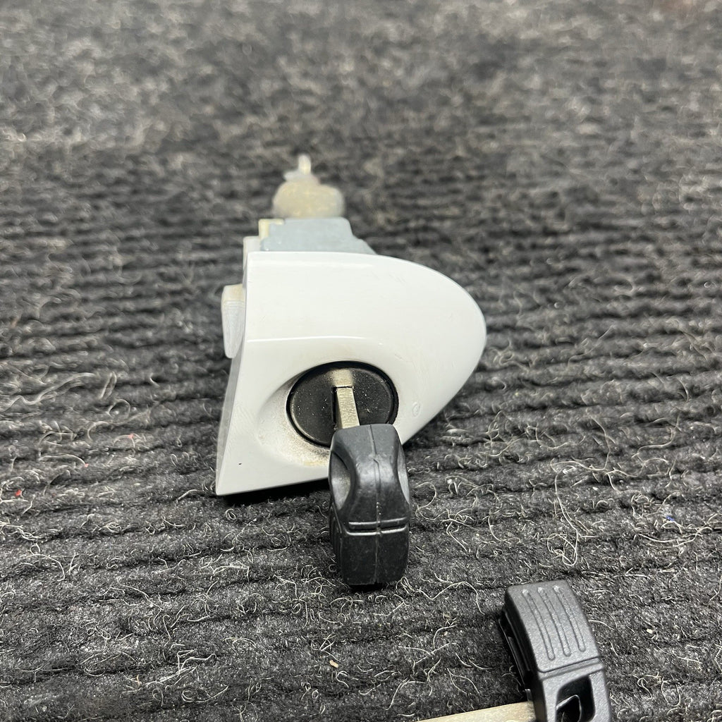 ☑️ 2008-2013 BMW E82 E88 135 Exterior Driver Door Handle Key Lock Set White OEM