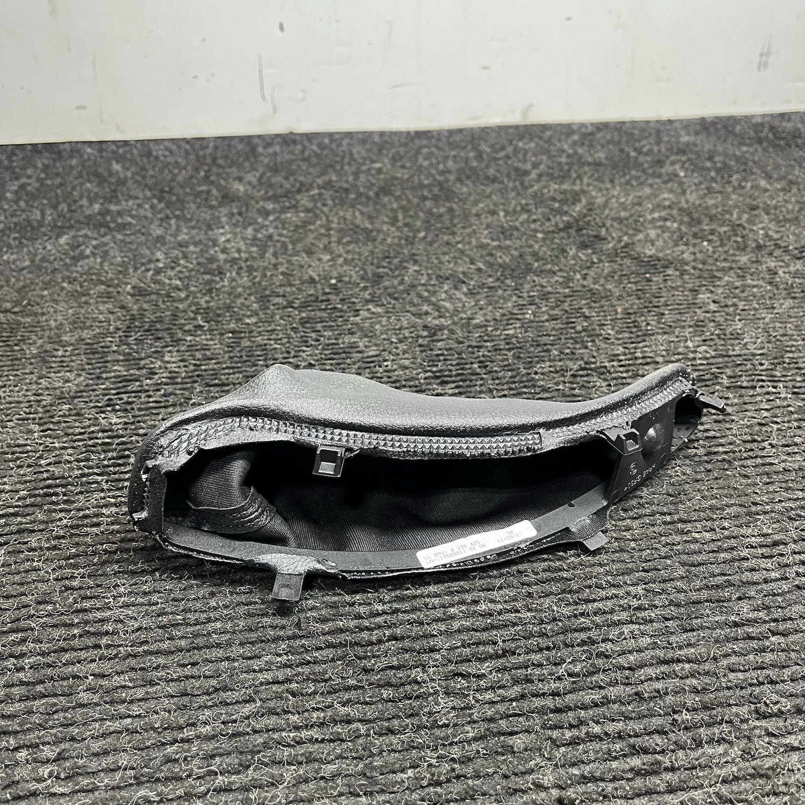 ☑️ 12-18 BMW F30 F31 320i 328i Parking Handbrake Lever Boot Cover OEM 9235425