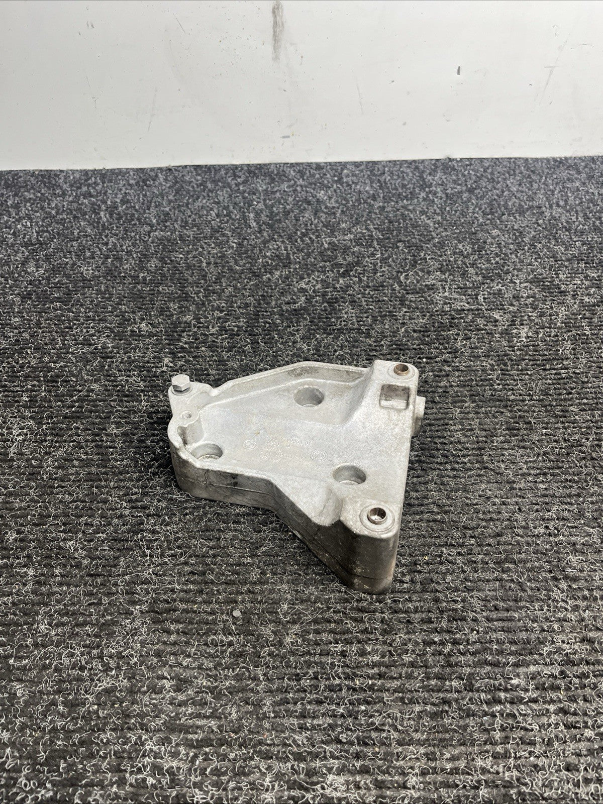 ☑️ BMW X5 E70 A/C COMPRESSOR BRACKET 64557799863 7799863 ORIGINAL