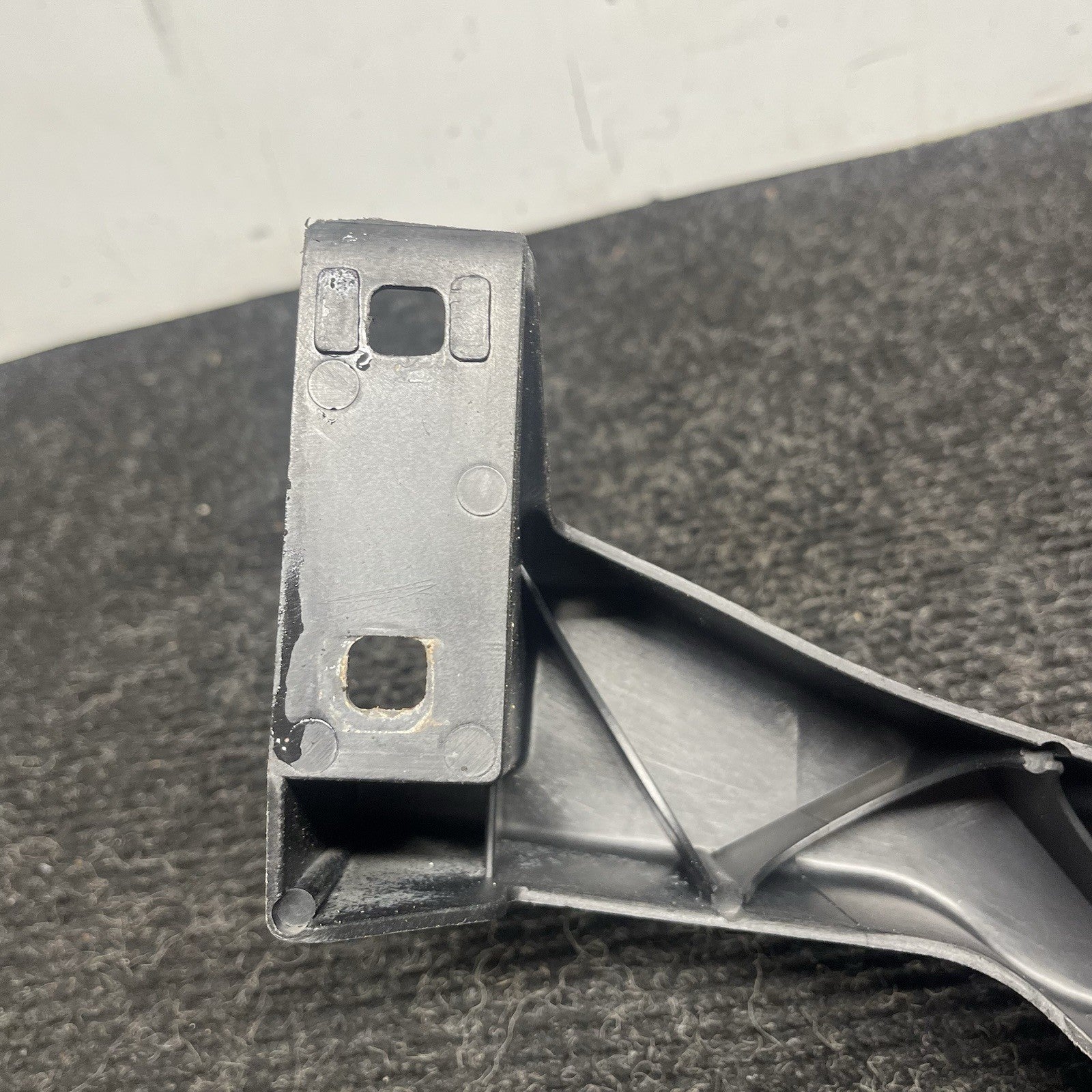 ☑️ 07-10 OEM BMW E92 E93 328 335 Right Passenger Headlight Bracket Carrier Mount