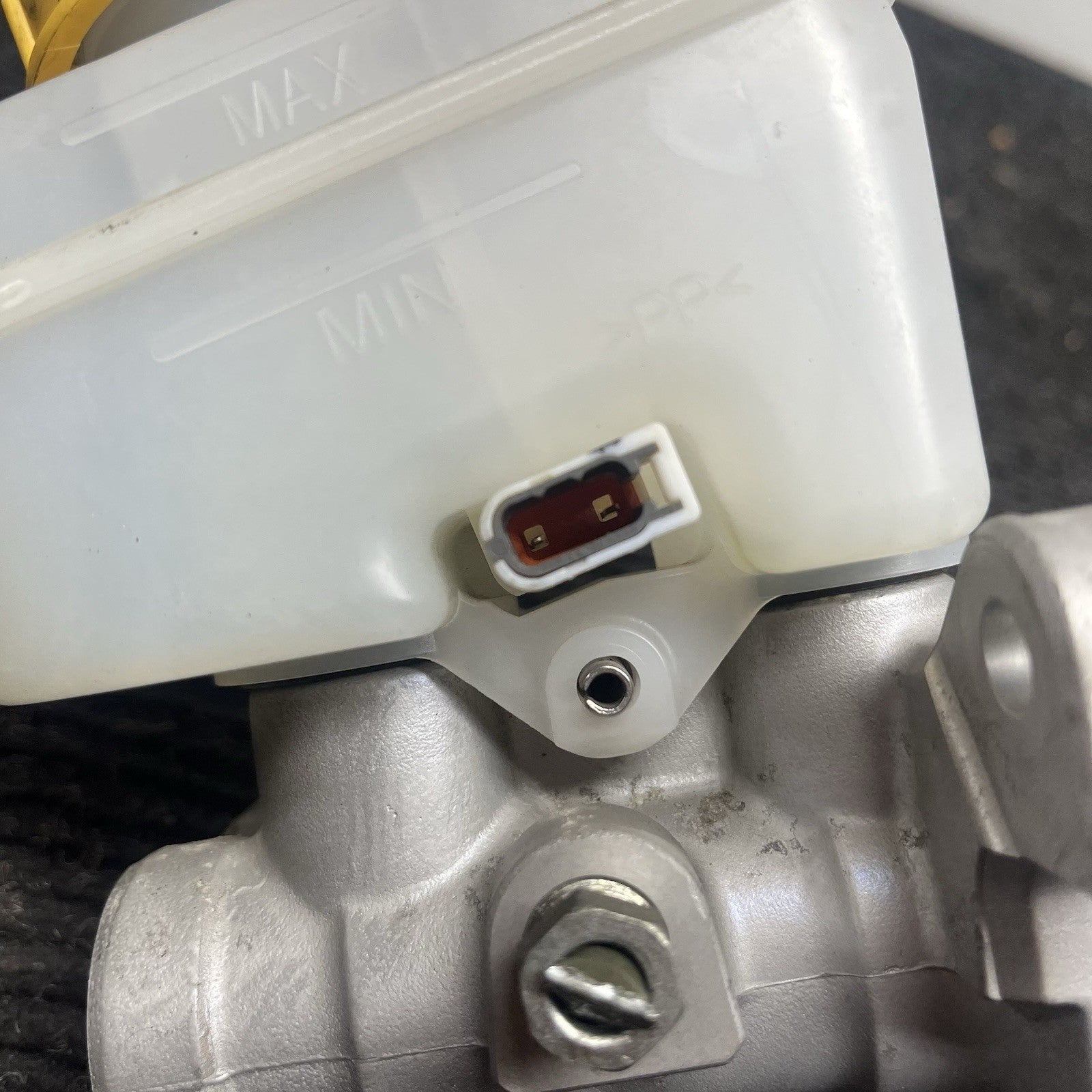 ☑️ 2015-2019 Subaru WRX Brake Master Cylinder Reservoir OEM 15-19