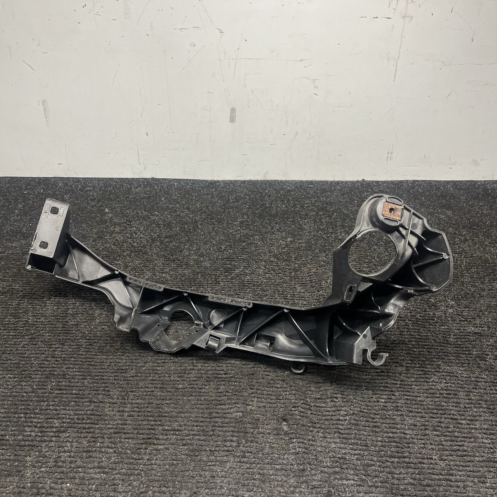 ☑️ 07-10 OEM BMW E92 E93 328 335 Right Passenger Headlight Bracket Carrier Mount