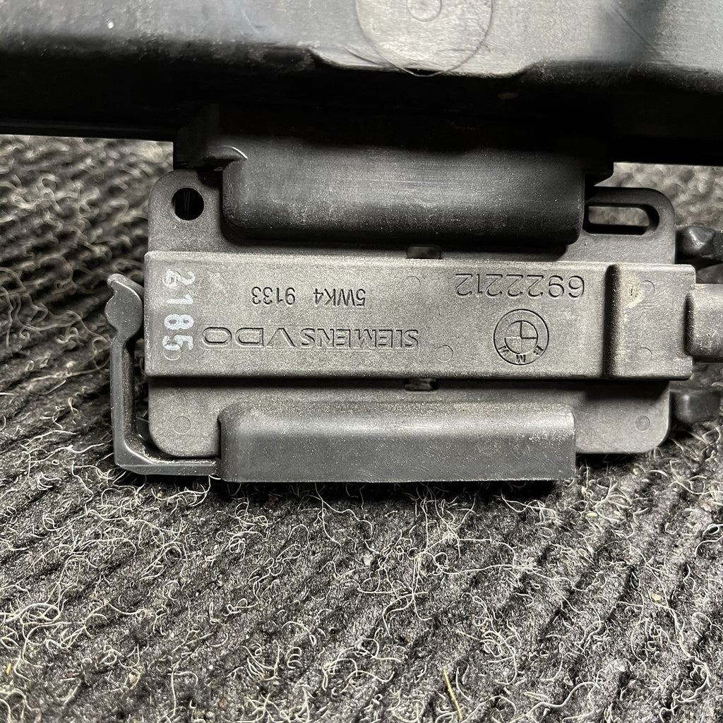 ☑️ Rear Bumper Center Guide Bracket OEM BMW E82 E88 135 128i 2008-2013