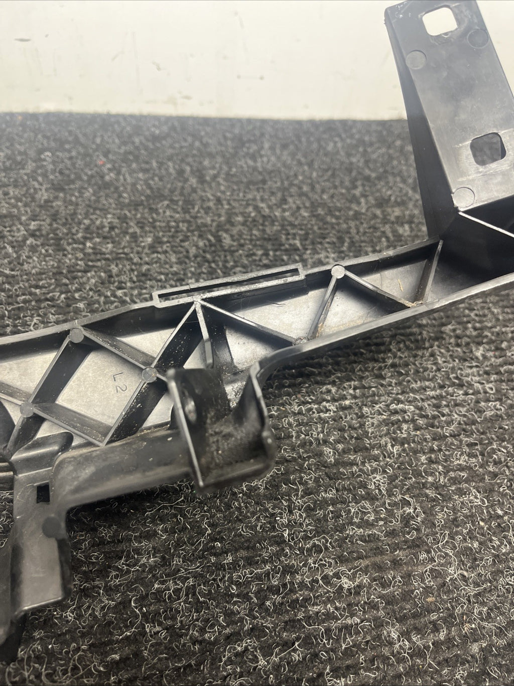 ☑️ 09-11 BMW E90 E91 LCI Front Left Driver Headlight Arm Bracket Mount Plastic