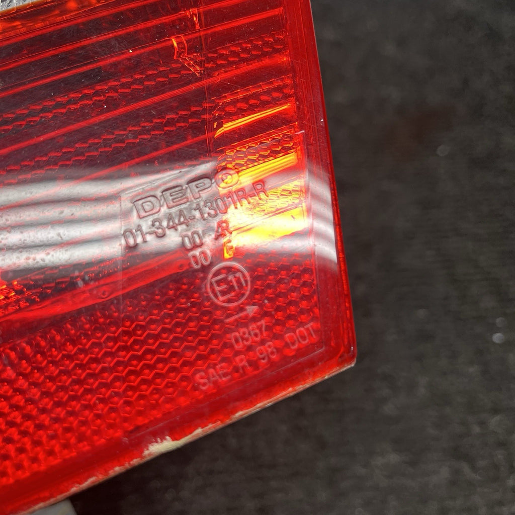 ☑️ DEPO Red/Clear SEDAN Inner Tail Lights PAIR 1999-2005 BMW 3-Series E46
