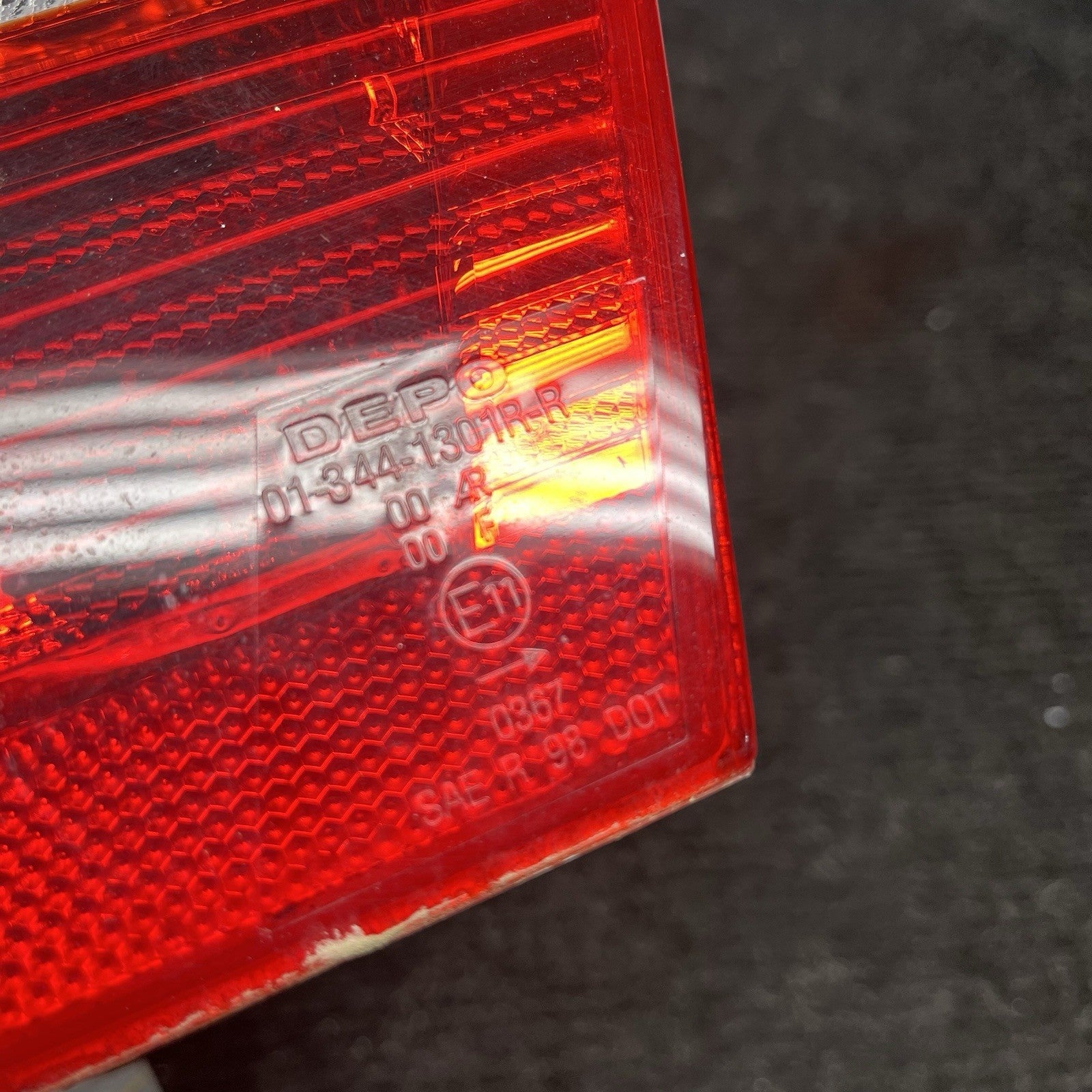 ☑️ DEPO Red/Clear SEDAN Inner Tail Lights PAIR 1999-2005 BMW 3-Series E46