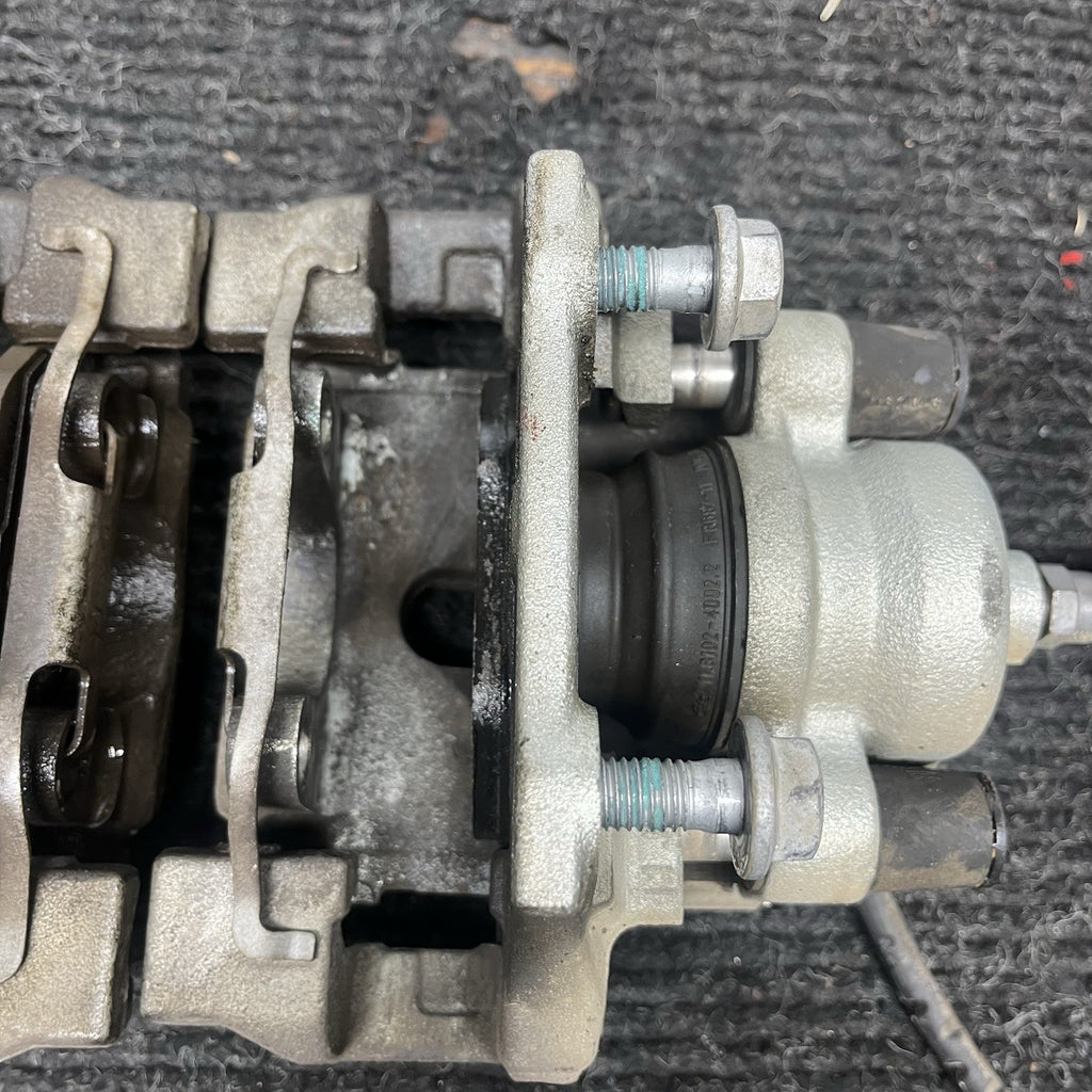 ☑️ 07-13 BMW E90 E92 E93 328i Rear Right Brake Caliper Carrier Pair OEM