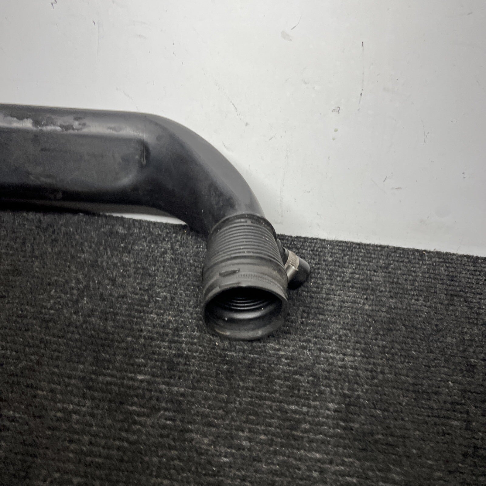 ☑️ BMW E60 E82 E90 E92 TURBO CHARGE AIR INDUCTION TUBE INTAKE PIPE OEM