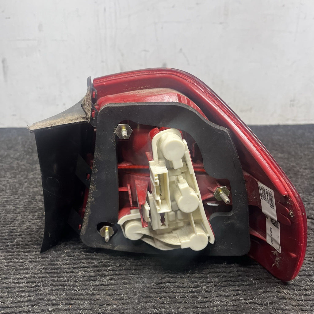 ☑️ 2006-2008 BMW 325I 328I 335I E90 LEFT DRIVER SIDE TAIL LIGHT 7161955 OEM