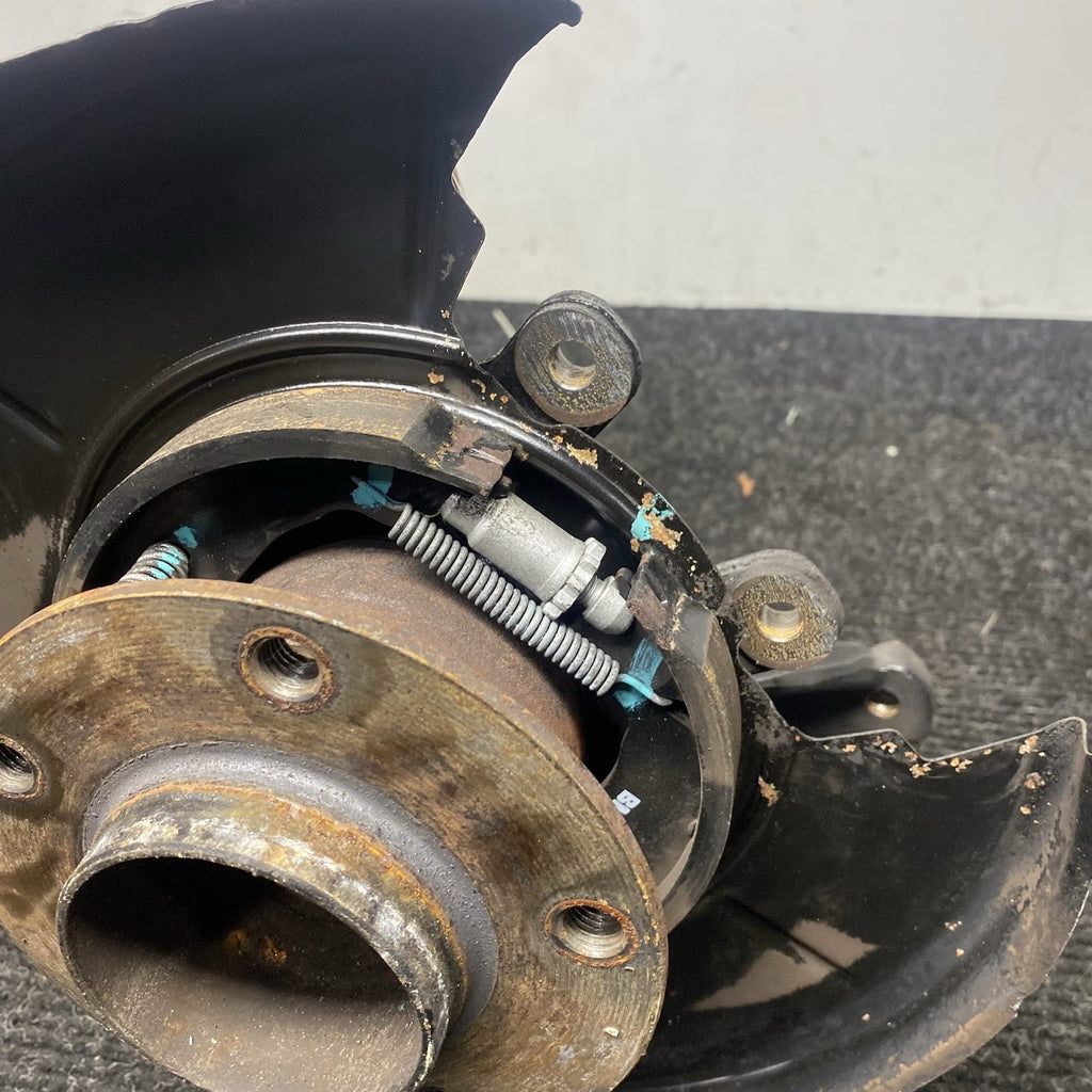 ☑️ 03-08 BMW E85 E86 Z4 Rear Left Driver Side Spindle Knuckle Hub w/ Shield OEM