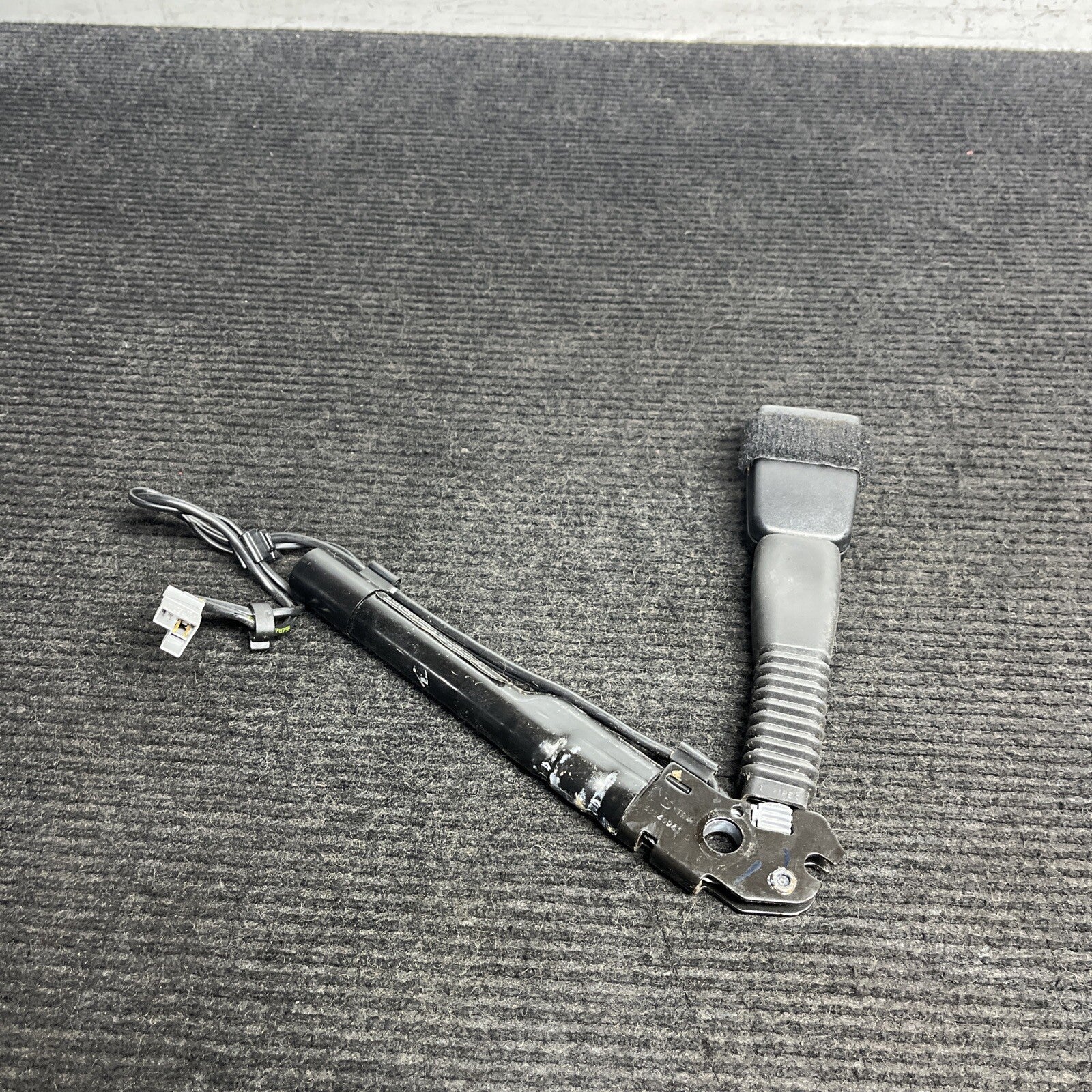 ☑️ 06-13 OEM BMW E82 E88 E90 E92 Right Passenger Seat Belt Buckle Tensioner