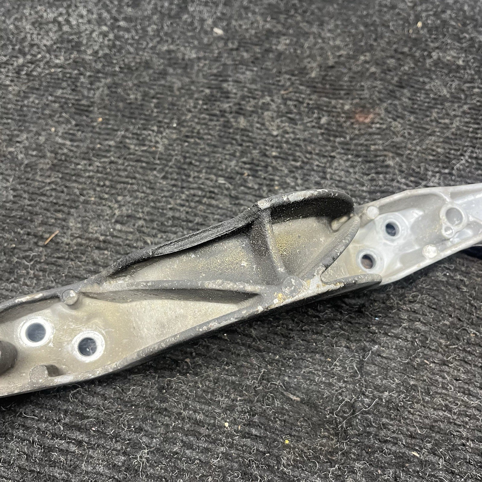☑️ 2001-2005 BMW 330ci 330i E46 RWD REAR DIFFERENTIAL MOUNT SUPPORT BRACKET OEM