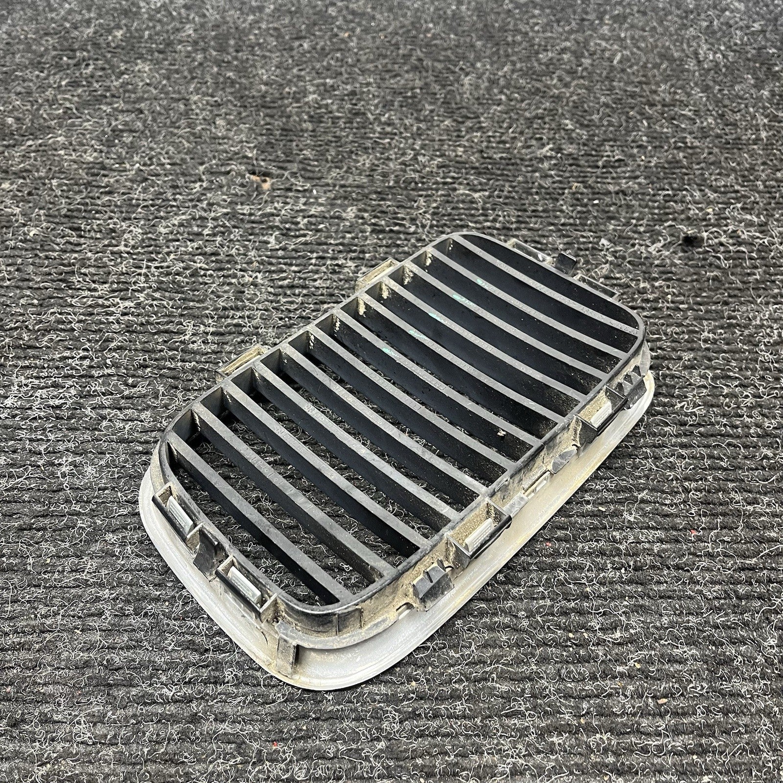 ☑️ 92-99 BMW E36 3 SERIES RIGHT PASSENGER SIDE KIDNEY VENT GRILLE PANEL TRIM OEM