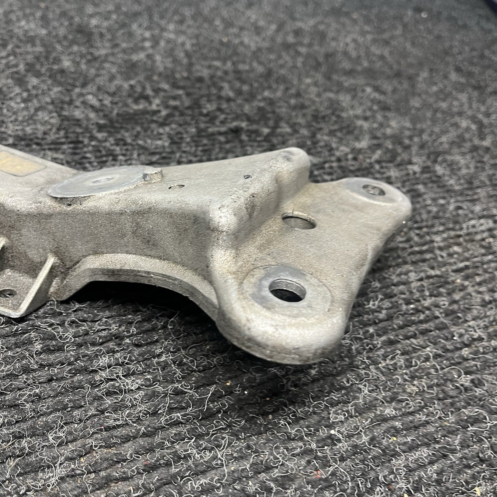 ☑️ 06-13 BMW E92 335i Automatic Transmission Mount Bracket Support OEM