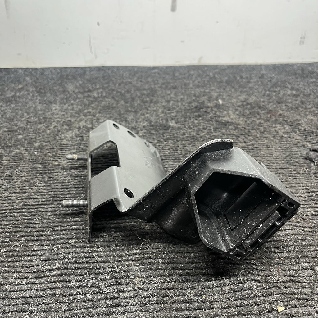 ☑️ 2007-2013 BMW E92 E93 335I RIGHT PASSENGER LOWER RADIATOR BRACKET OEM 7154546