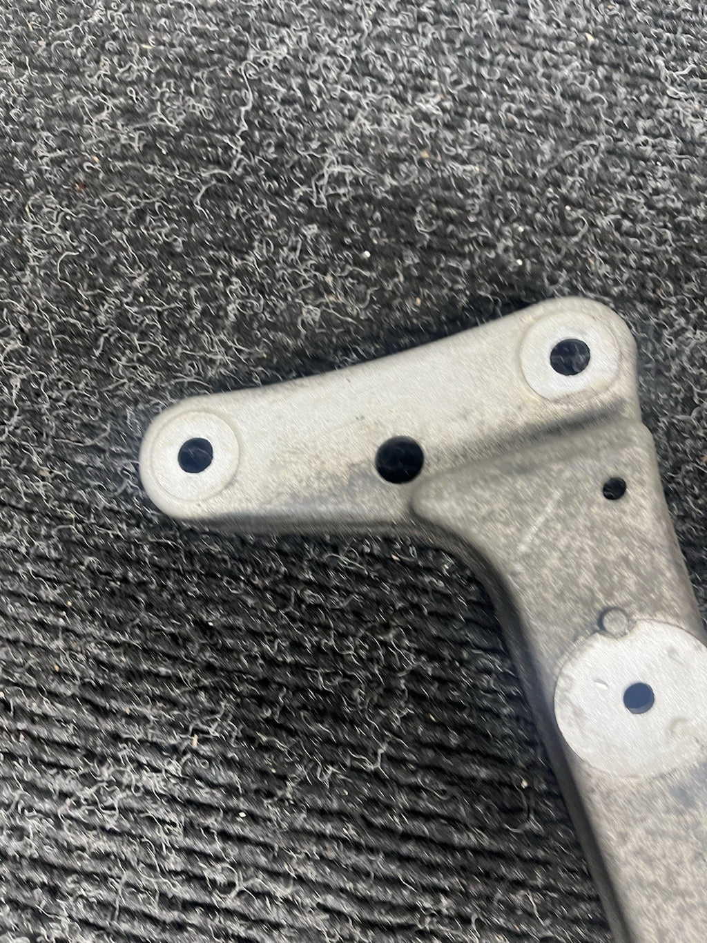 ☑️ 06-13 BMW E92 335i Automatic DCT Transmission Mount Bracket Support OEM
