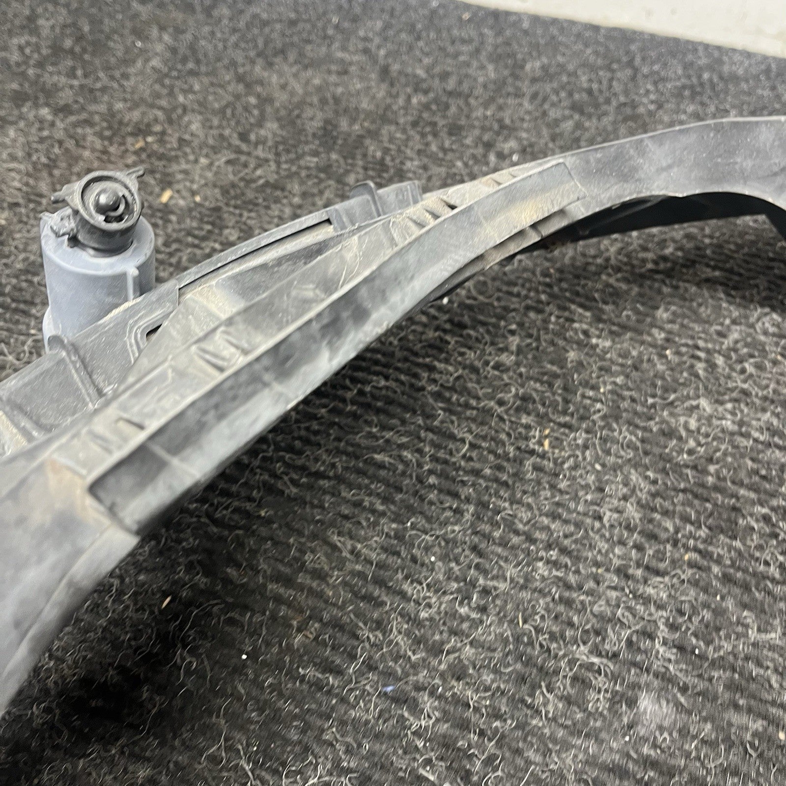 ☑️ 08-13 BMW E82 E88 135 Right Passenger Headlight Arm Bracket Mount
