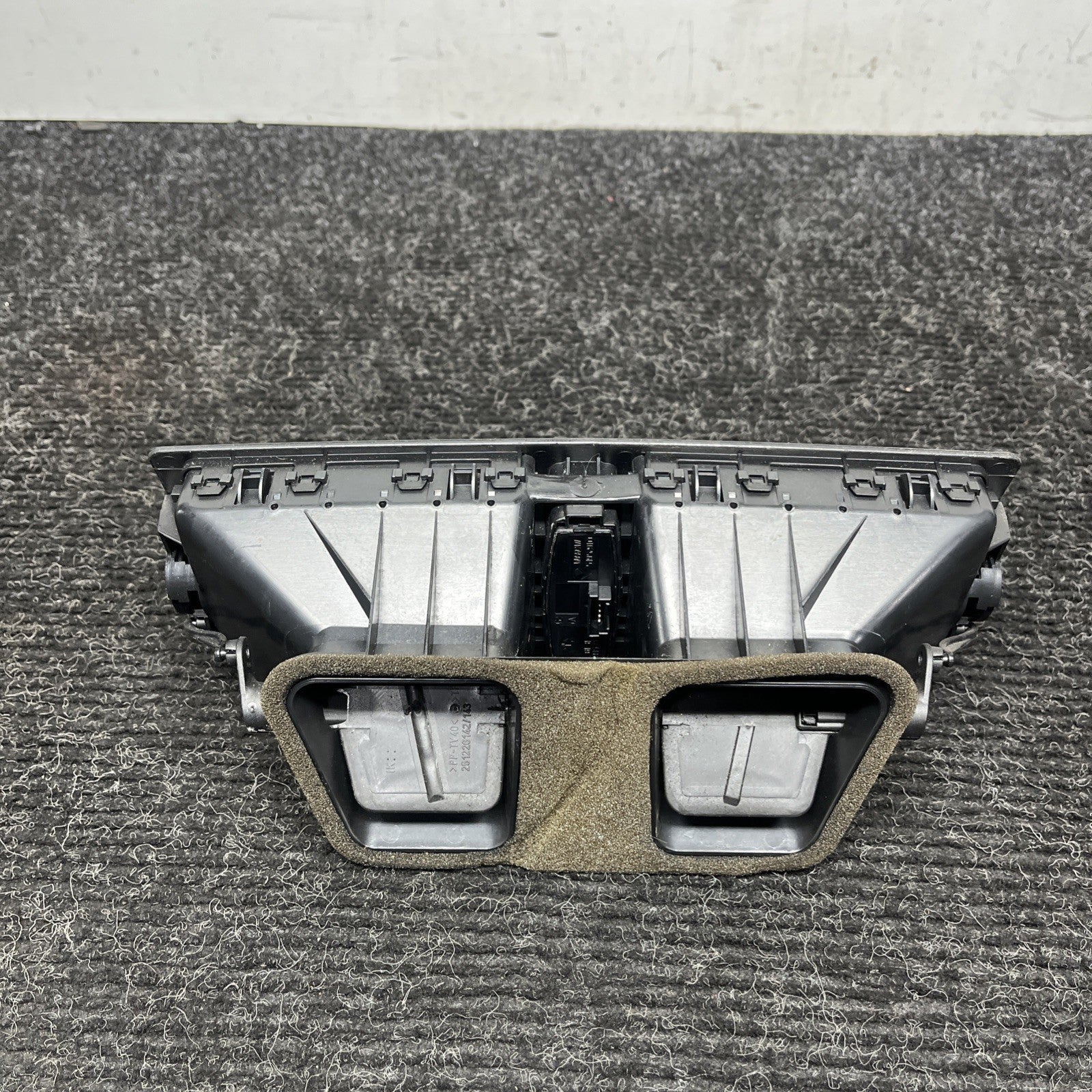 ☑️ 08-13 BMW 1-SERIES AIR GRILLE CENTER DASH VENT HAZARD TRIM 64227059189 OEM