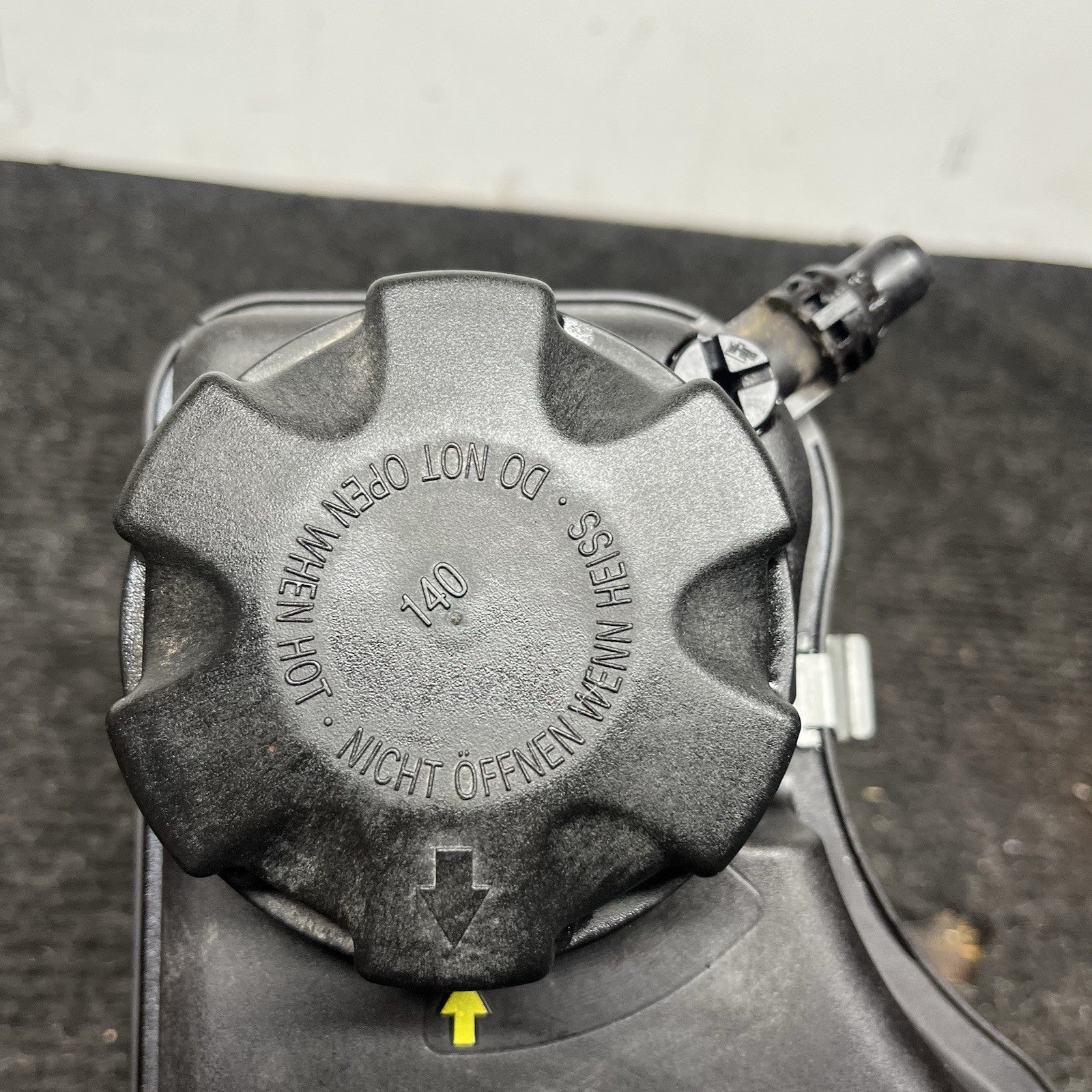 ☑️ 06-13 BMW E82 E88 E90 E92 E93 Radiator Expansion Tank Coolant Reservoir OEM