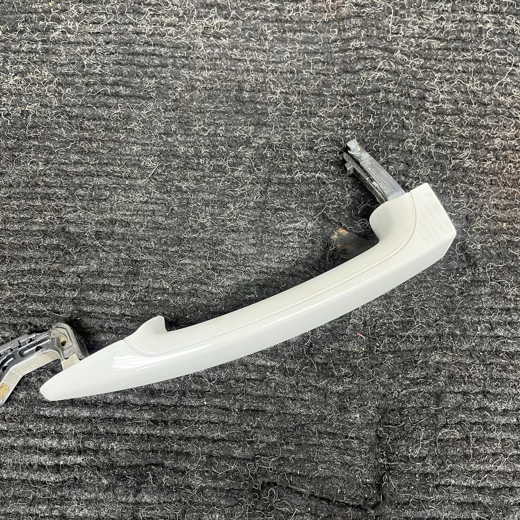 ☑️ 08-10 BMW 135i E82 Front Left Driver Exterior Comfort Door Handle White OEM