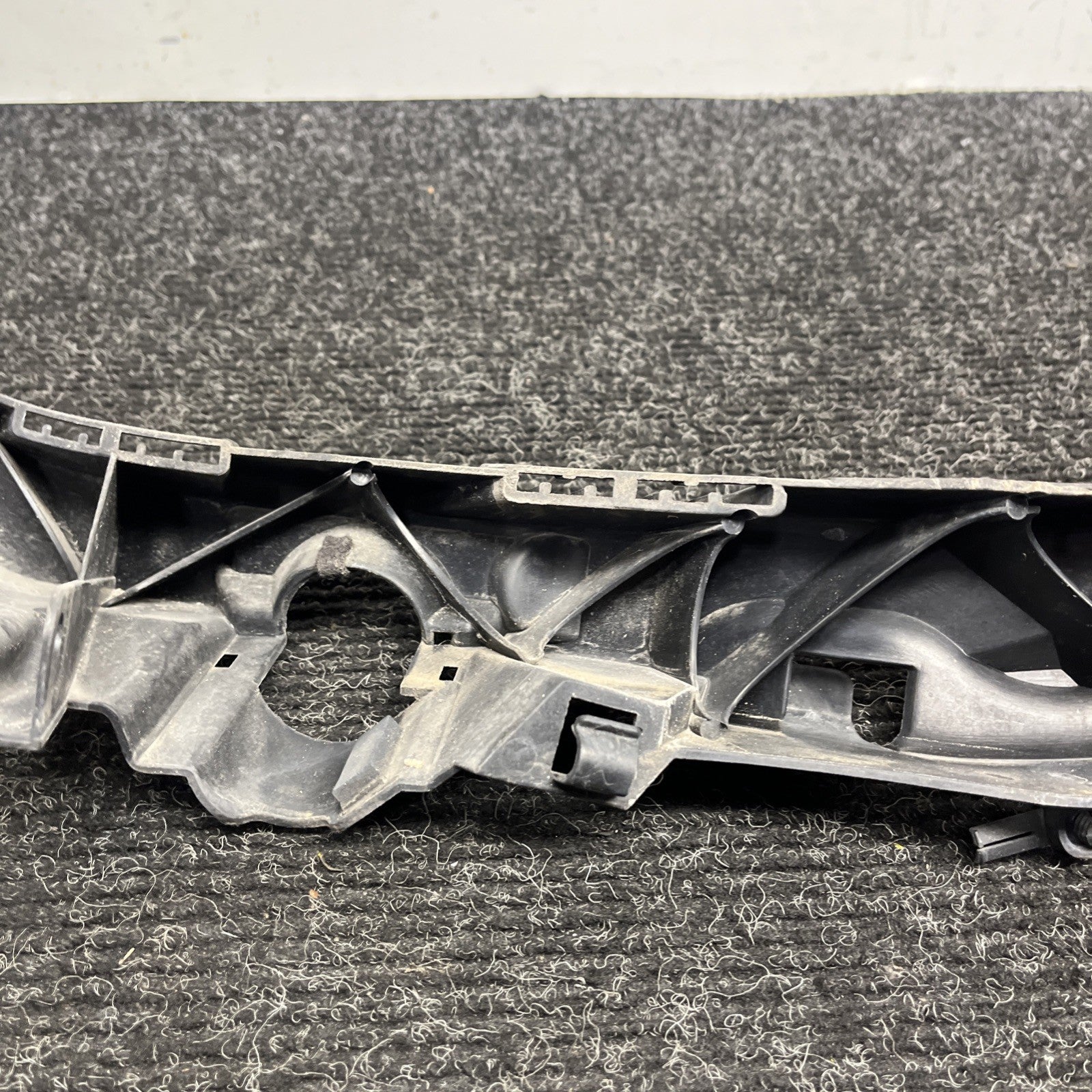 ☑️ 07-10 OEM BMW E92 E93 335 Right Passenger Headlight Bracket Carrier Mount