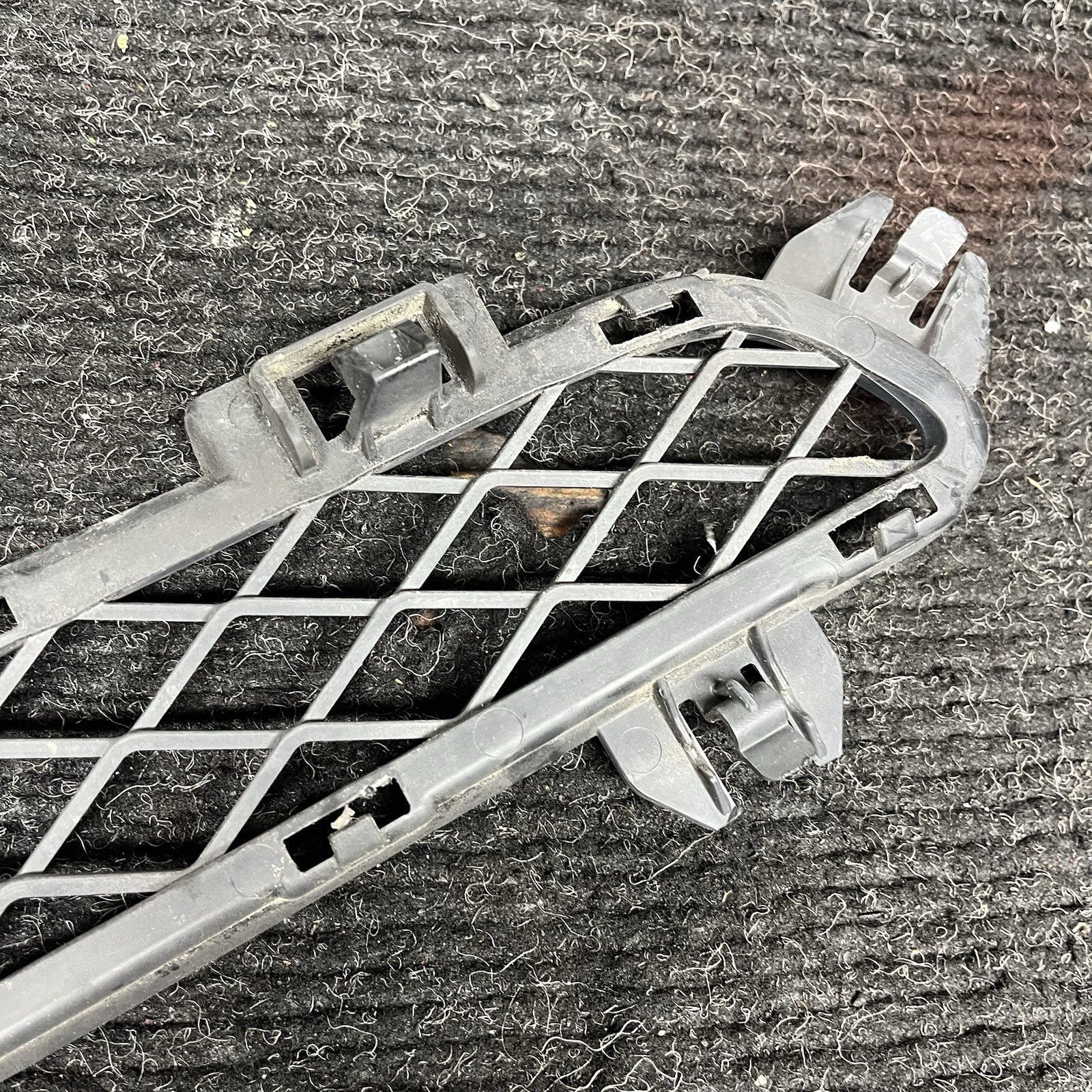 ☑️ 2011-2014 BMW X3 F25 Front Upper Center Bumper Grille OEM 7210466