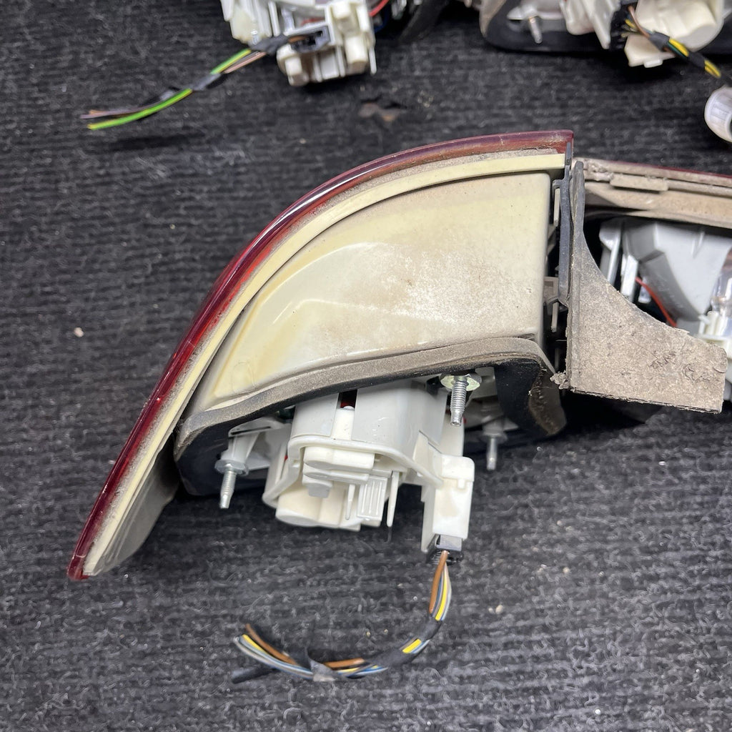 ☑️ BMW E90 335i 328i 2009-11 LCI Tail Light Set Inner & Outers USED OEM