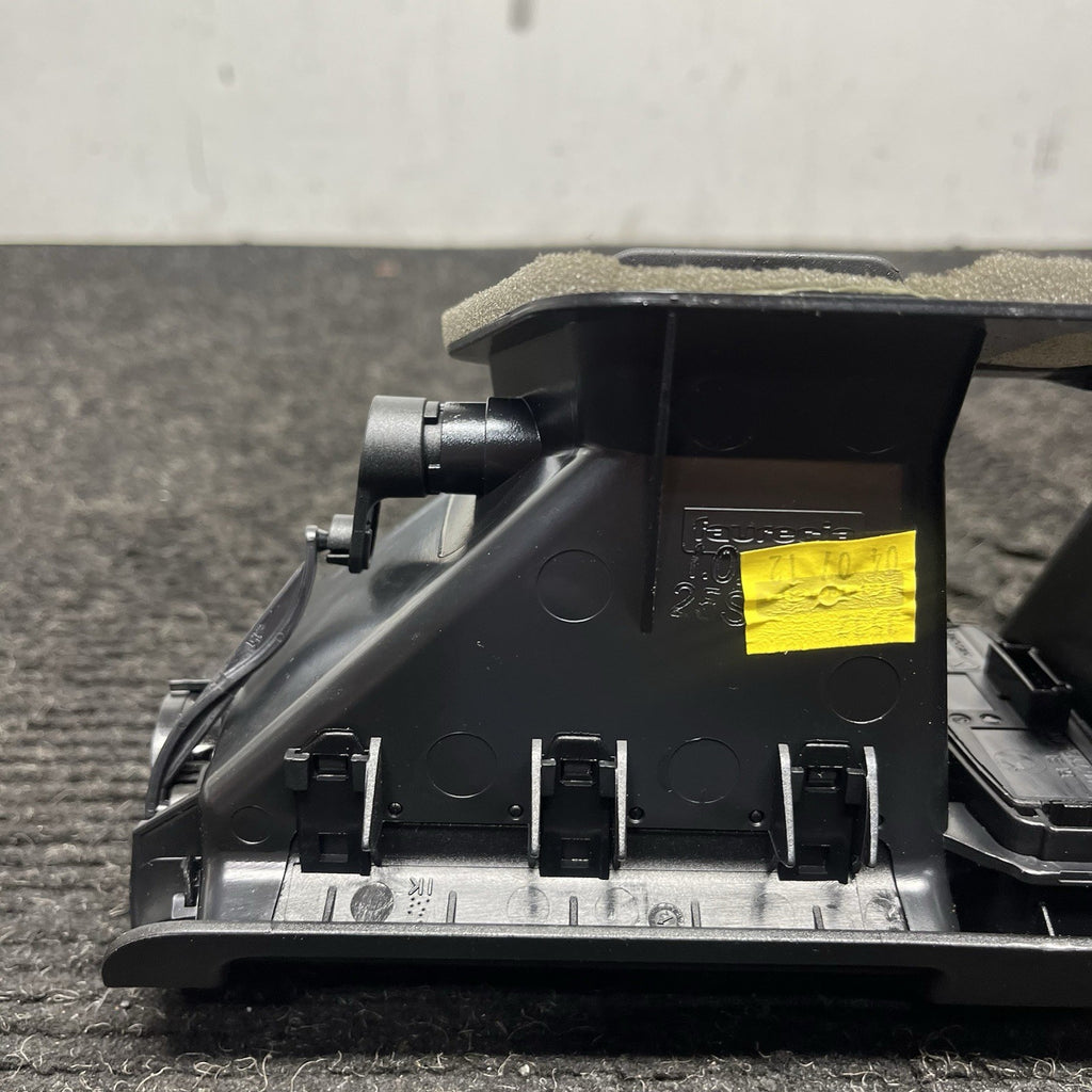 ☑️ 08-13 OEM BMW E82 E88 128 135 Central Dash Dashboard Air Vent Hazard Light