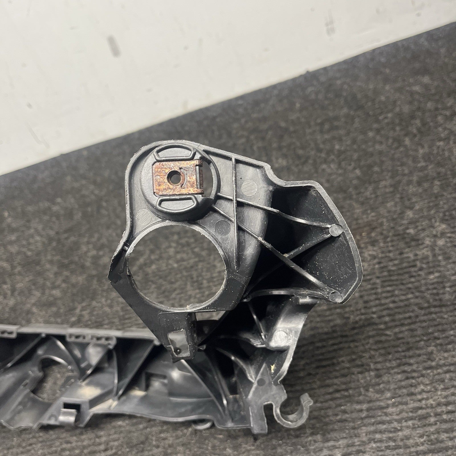 ☑️ 07-10 OEM BMW E92 E93 328 335 Right Passenger Headlight Bracket Carrier Mount