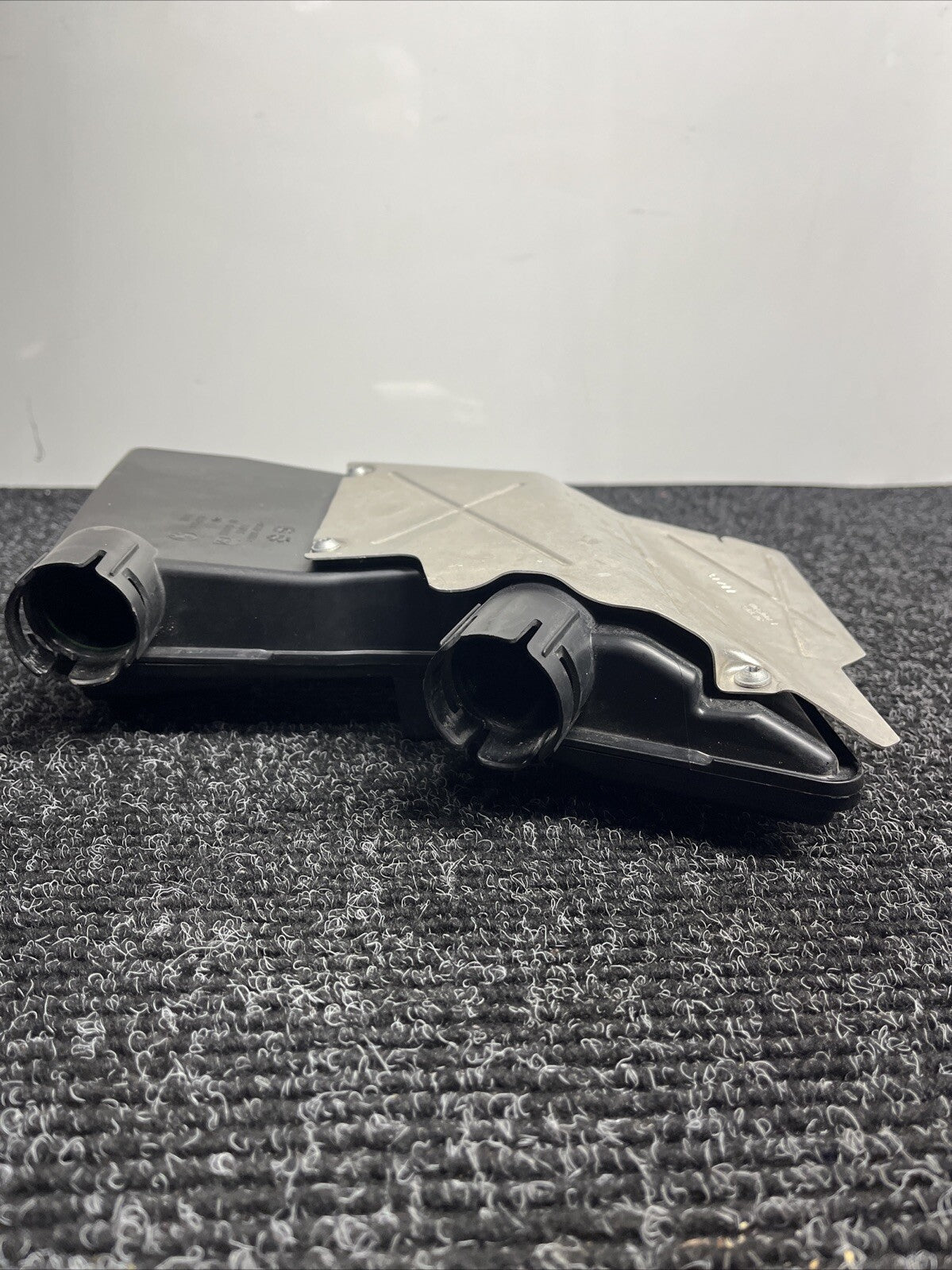 ☑️ 2016- 2022 BMW 740I G12 3.0L ENGINE AIR INTAKE RESONATOR OEM 13718607950