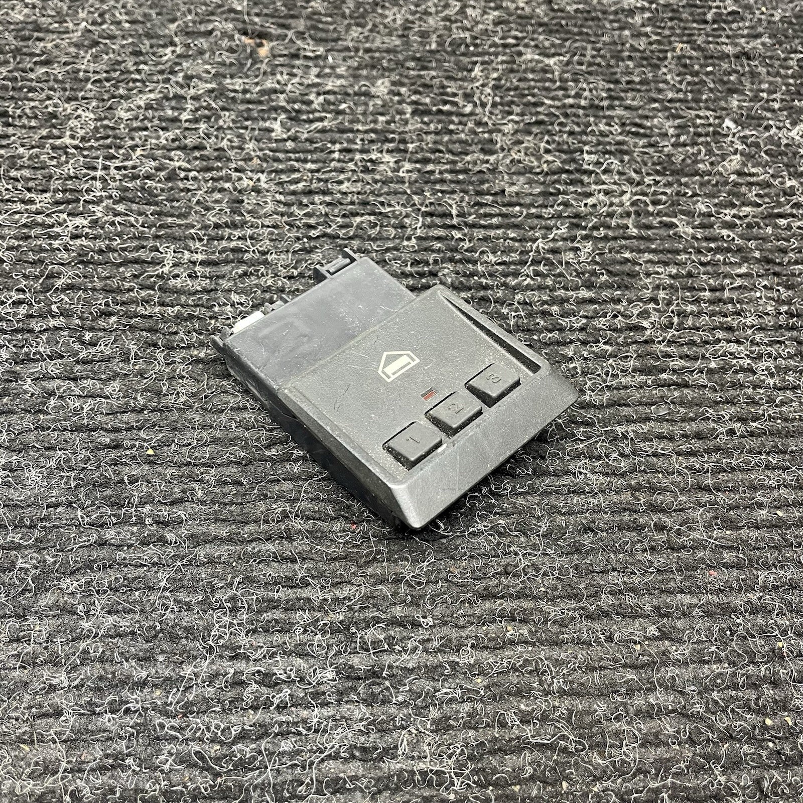 ☑️ 1997-2000 BMW 528I - Homelink Garage Opener 6919879