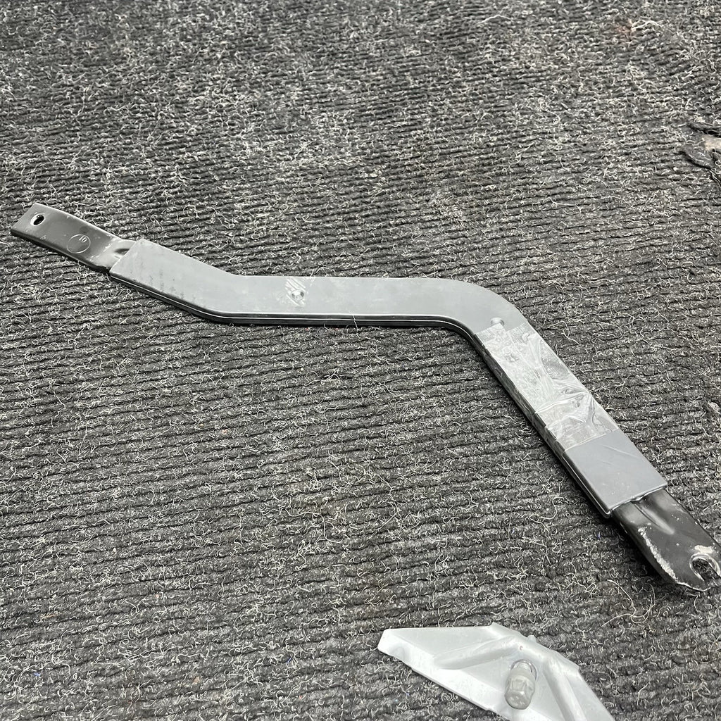 ☑️ 2009 BMW 135i 128i E82 E88 Battery Hold Down Rollover Protection 61217581791