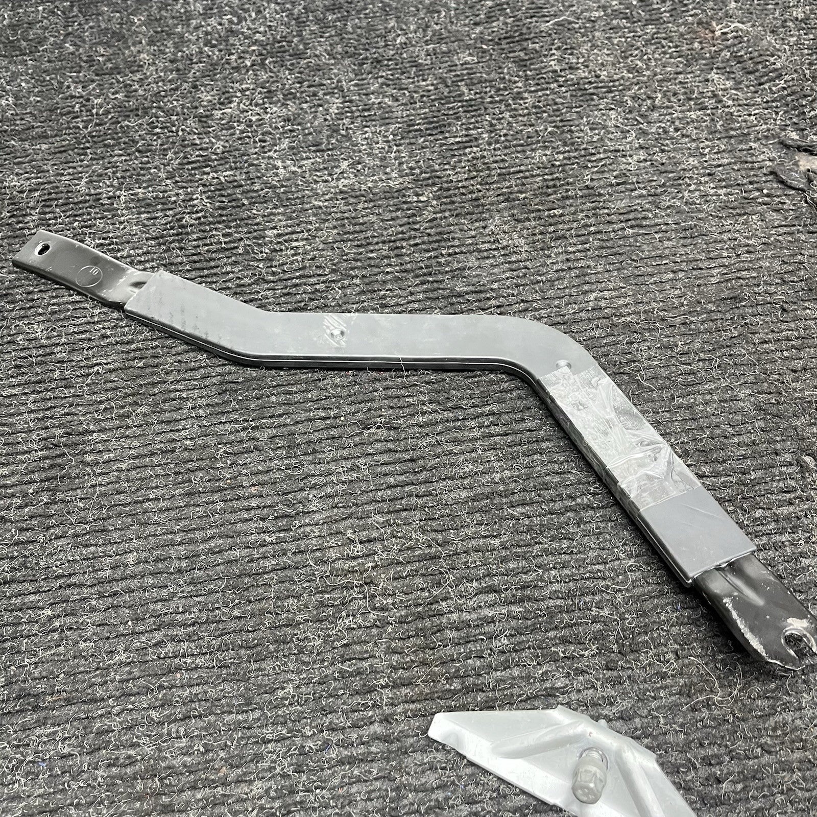 ☑️ 2009 BMW 135i 128i E82 E88 Battery Hold Down Rollover Protection 61217581791